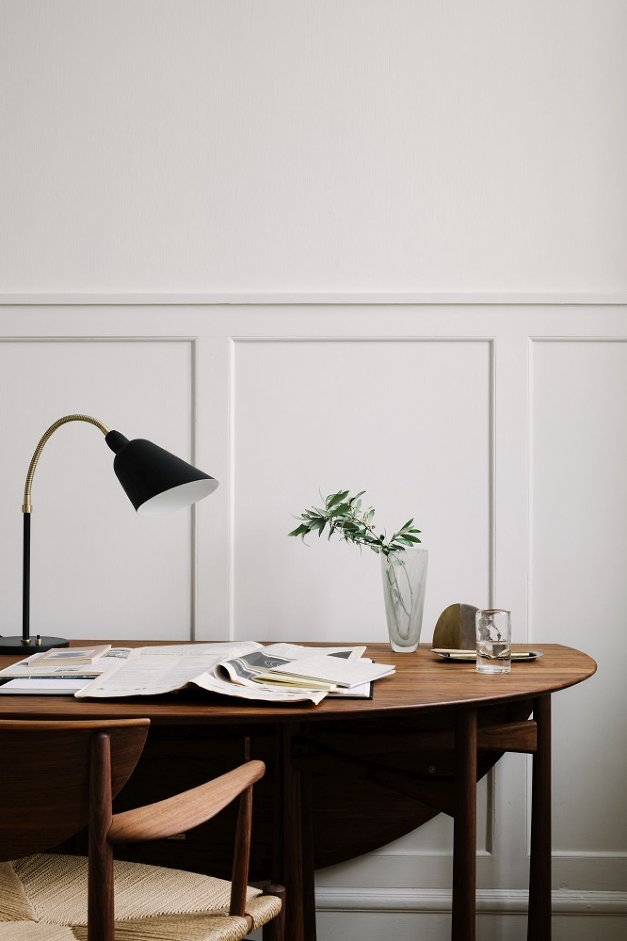 Drawn HM4 Chair with Armrests AndTradition