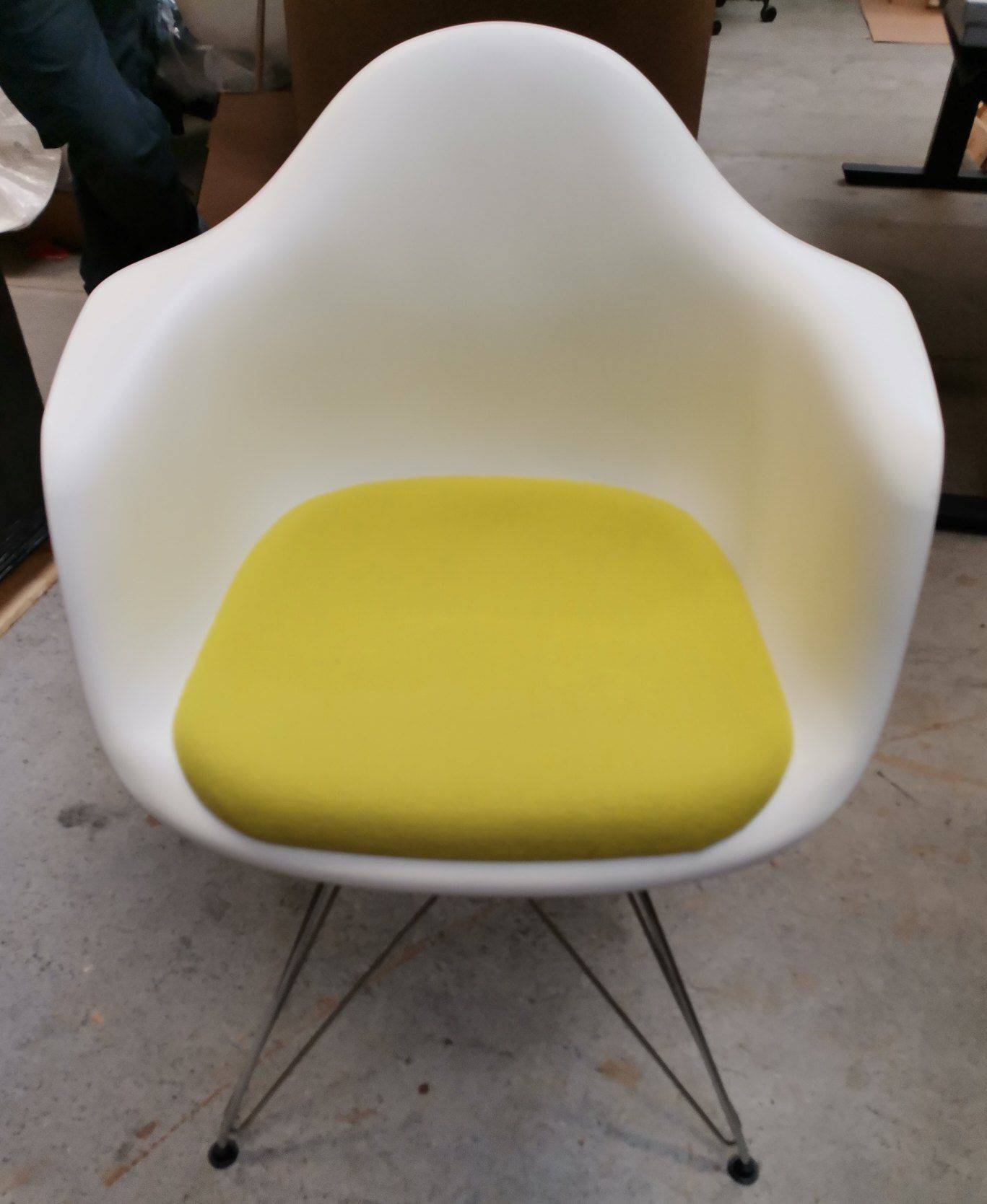 Eames Plastic Arm Chair DAR chair with seat cushion green / yellow Vitra IMPERFECT ITEMS