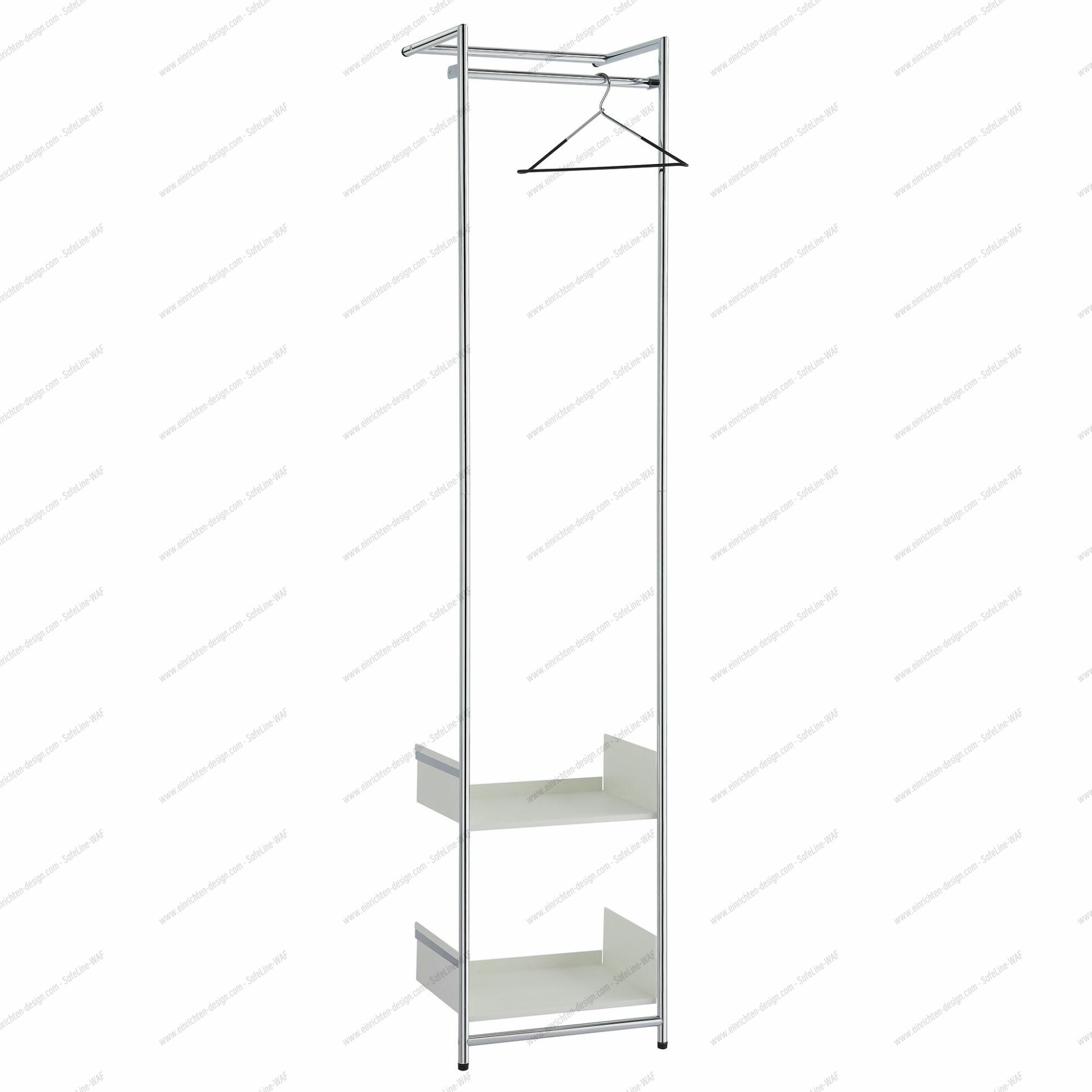 Comba S Anlehngarderobe mit Chromgestell und weißen Tablaren. Moderne Garderobe für Flur oder Schlafzimmer.