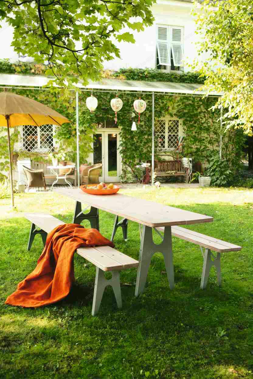 Ludwig Table Richard Lampert