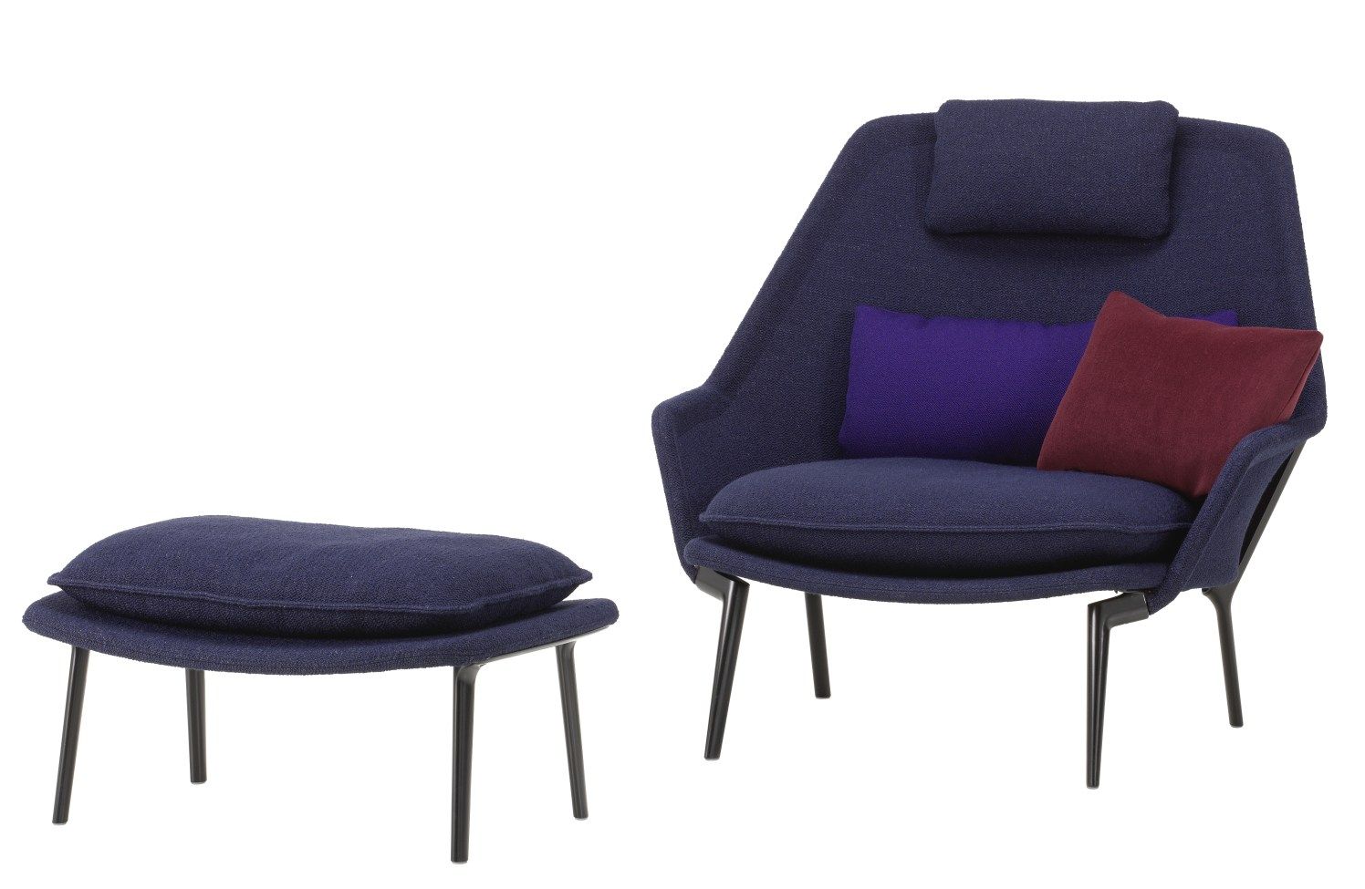 Vitra Slow Chair Sessel mit Ottoman in blauem Stoff und farbigen Kissen.