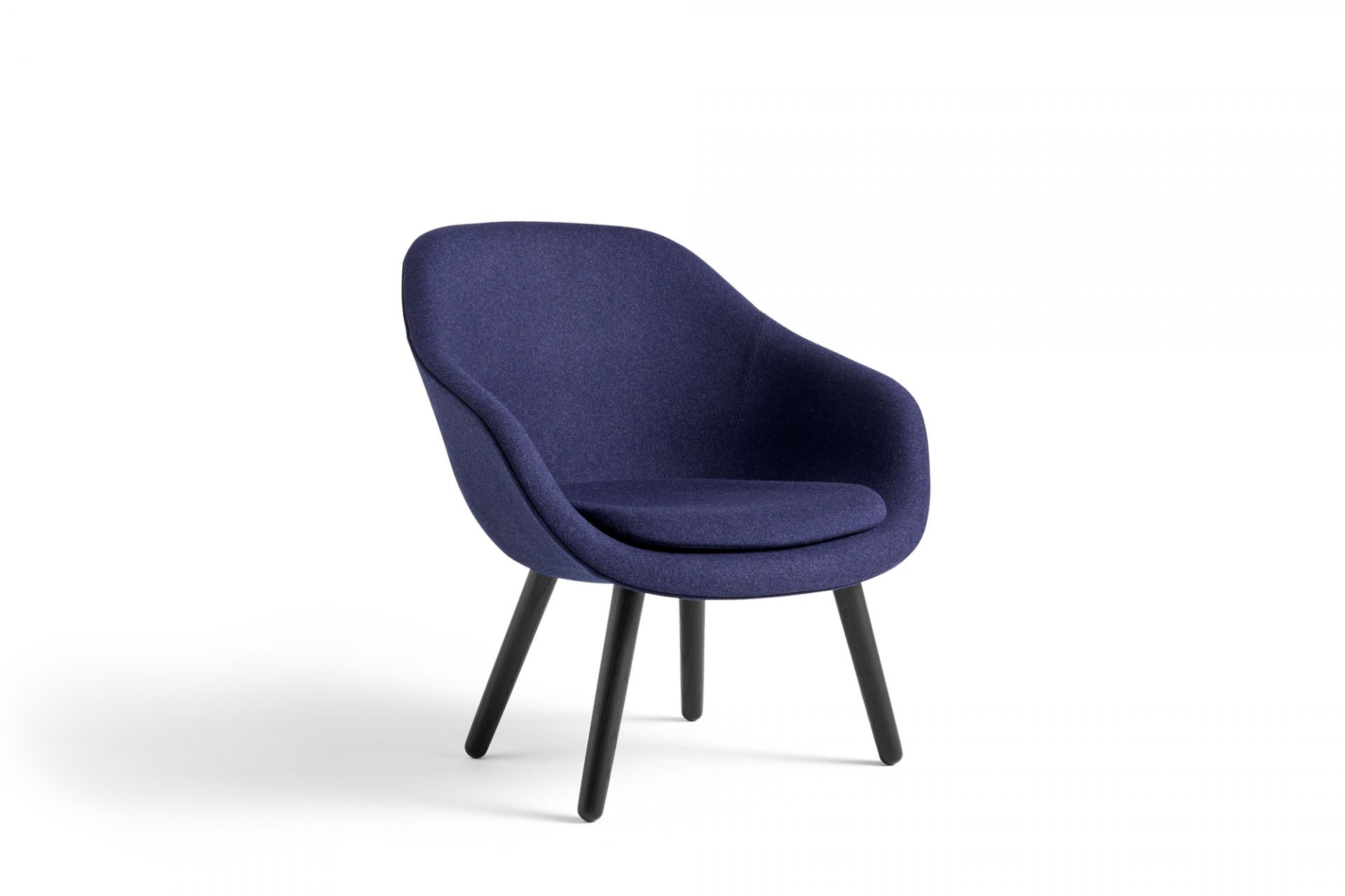 About a Lounge AAL 82 / AAL82 Armchair Hay