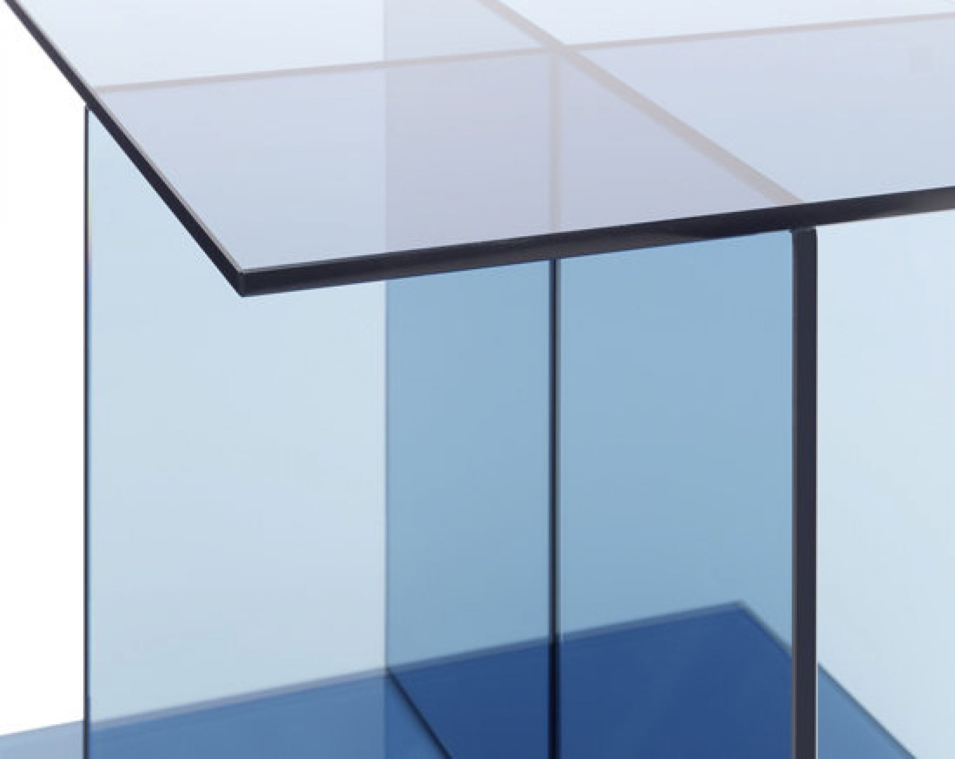 CT08 Vier side table by Philipp Mainzer dark blue e15