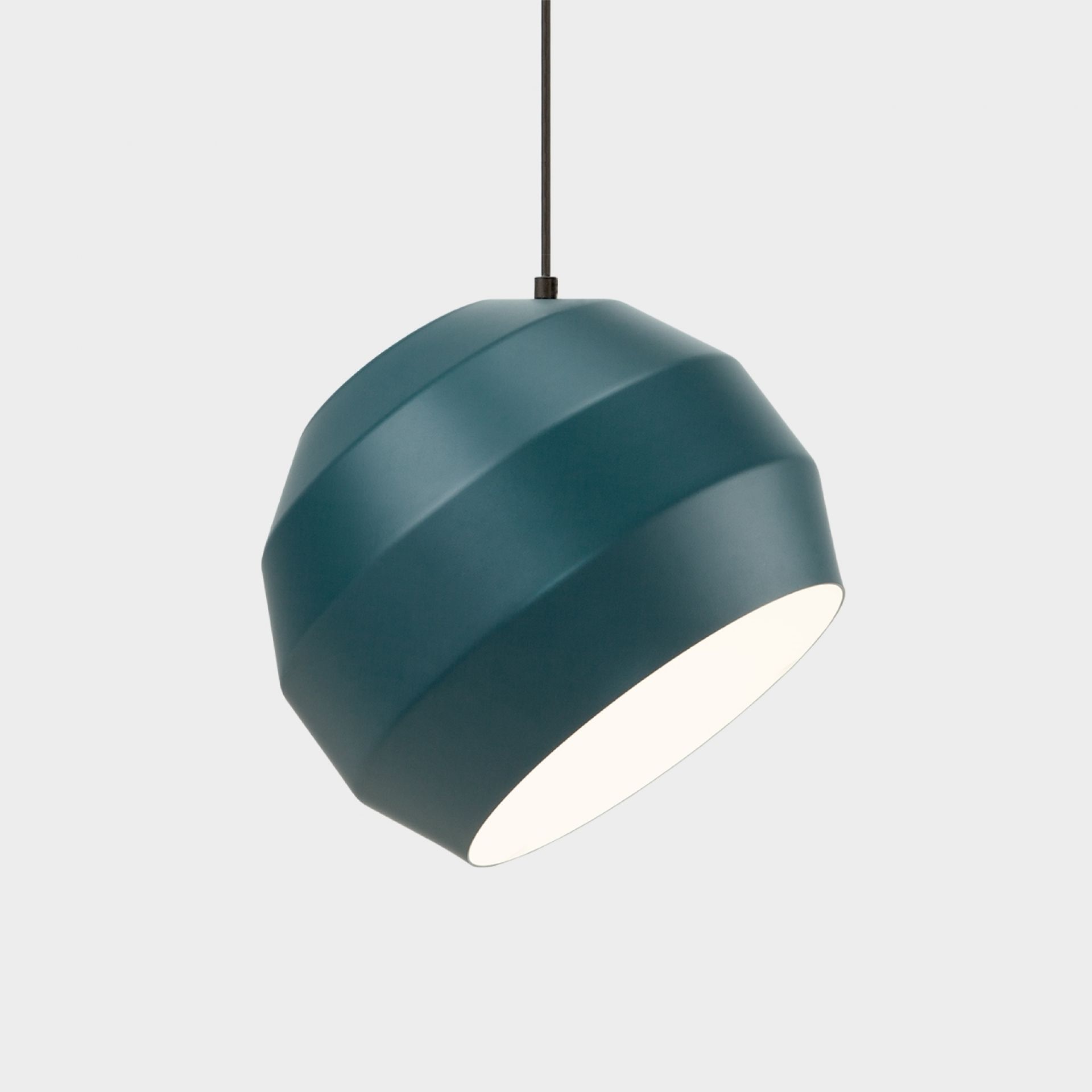 Vitamin-blaue Pitch Hängeleuchte: Moderne Pendelleuchte mit geometrischem Design und warmem Licht.