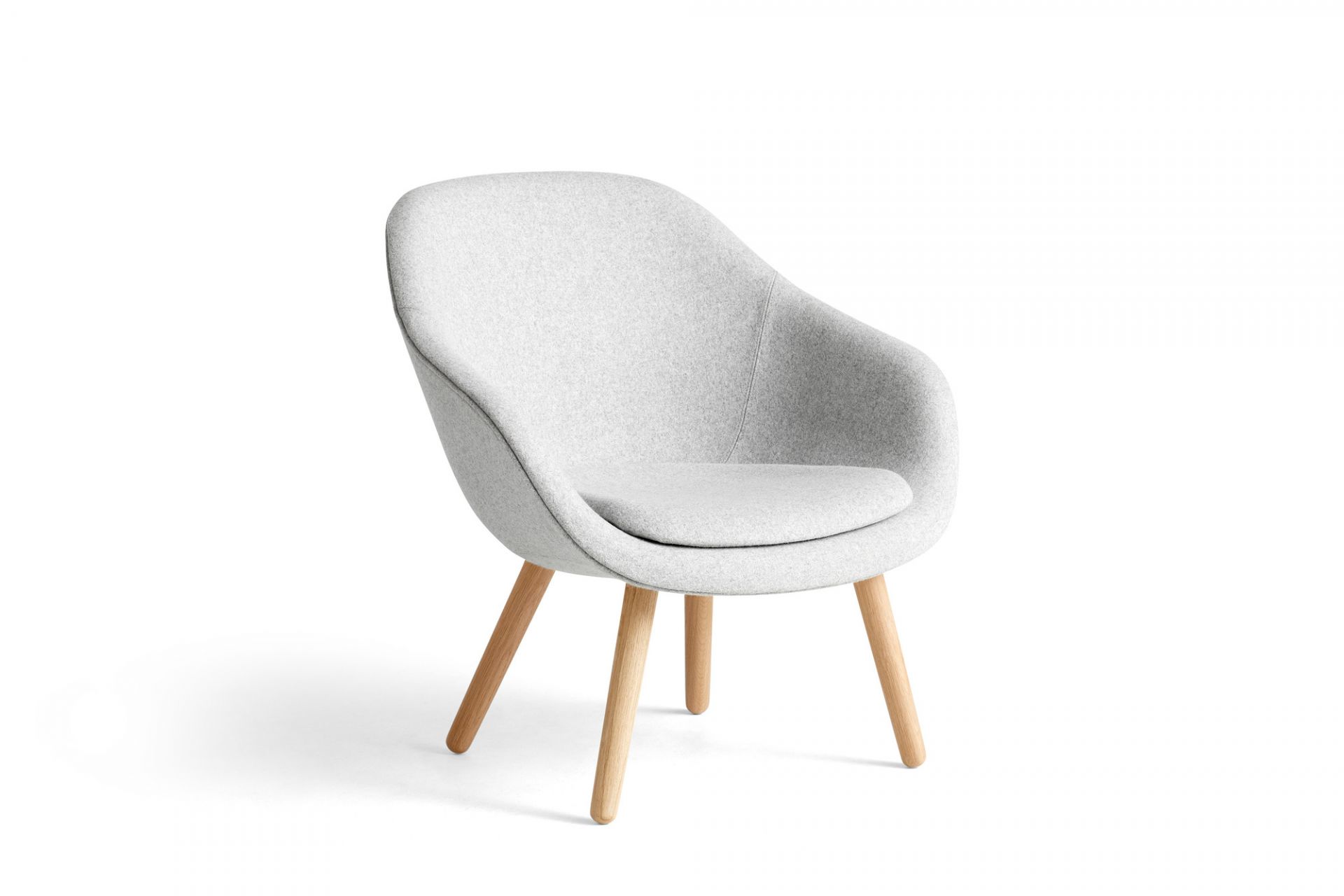 About a Lounge AAL 82 / AAL82 Armchair Hay
