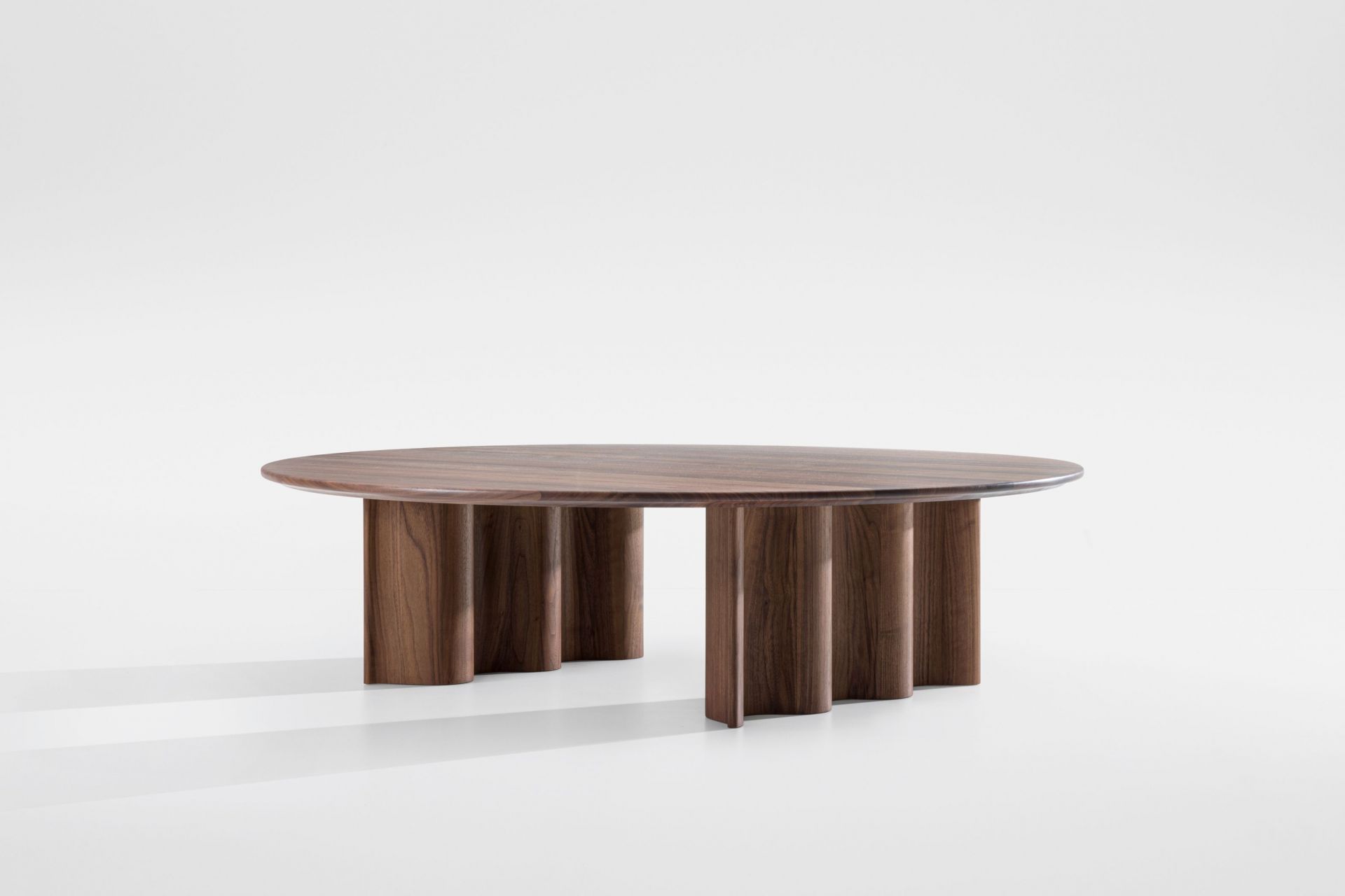 Curtain coffee table round walnut Zeitraum