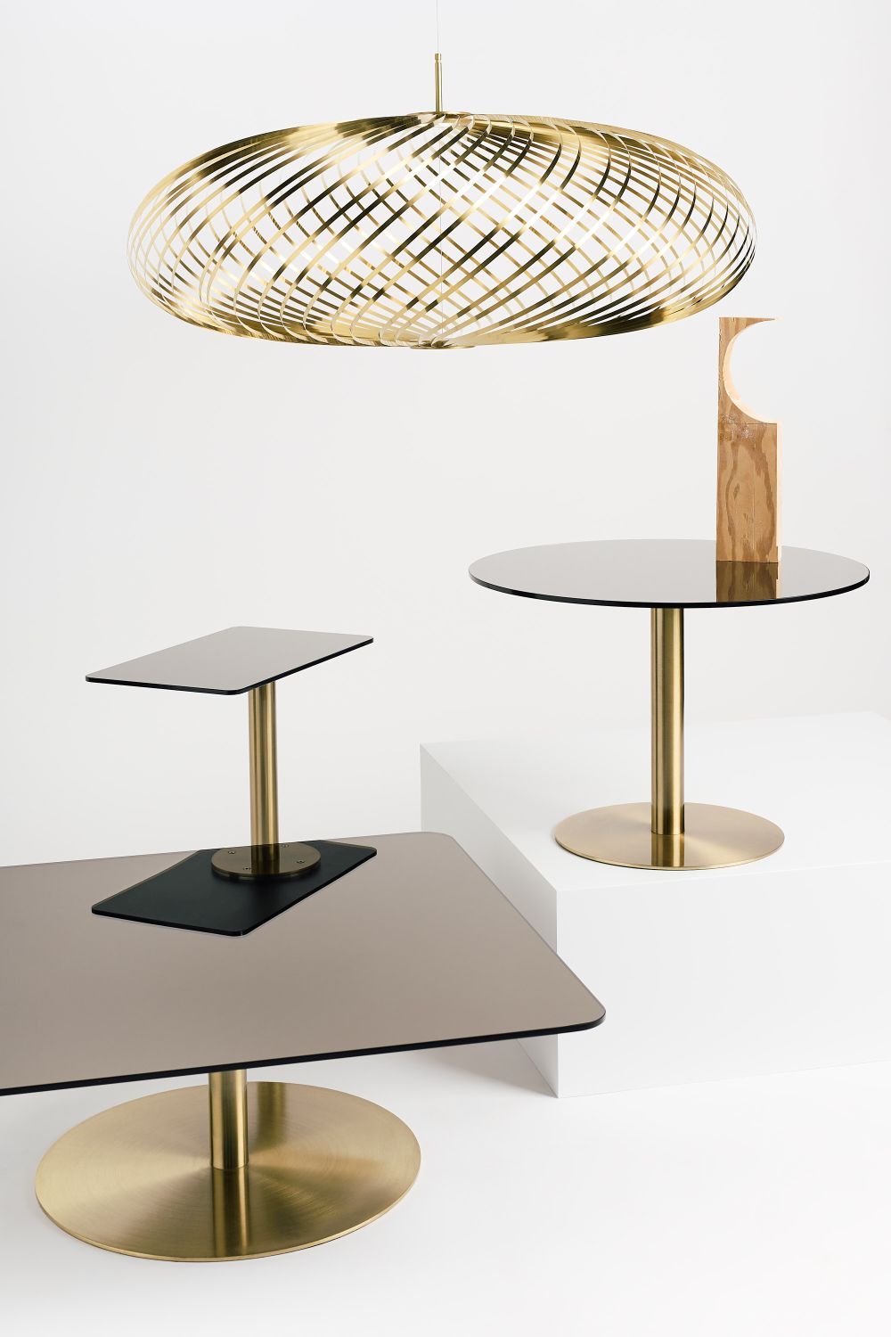 tyngdekraft repertoire sorg Flash Table Tische Tom Dixon