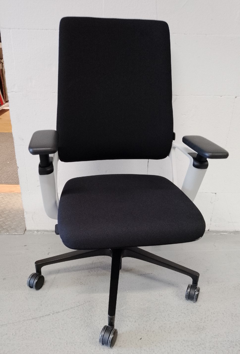 Connex2 office swivel chair Klöber EXHIBITION PIECE / USED FURNITURE 