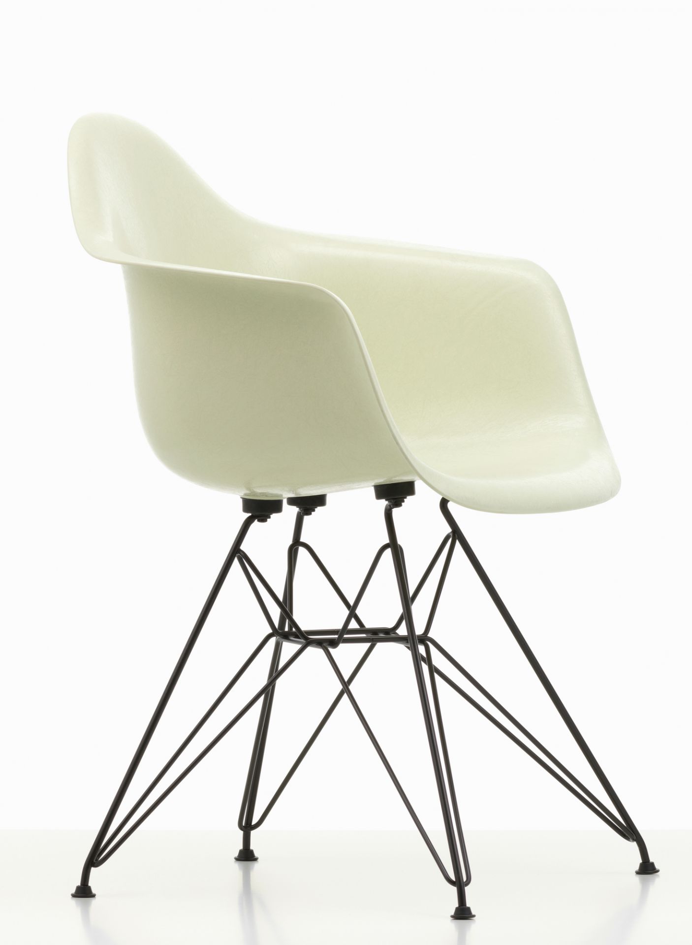 Eames Fiberglass Arm Chair DAR Chair Vitra | VITRA