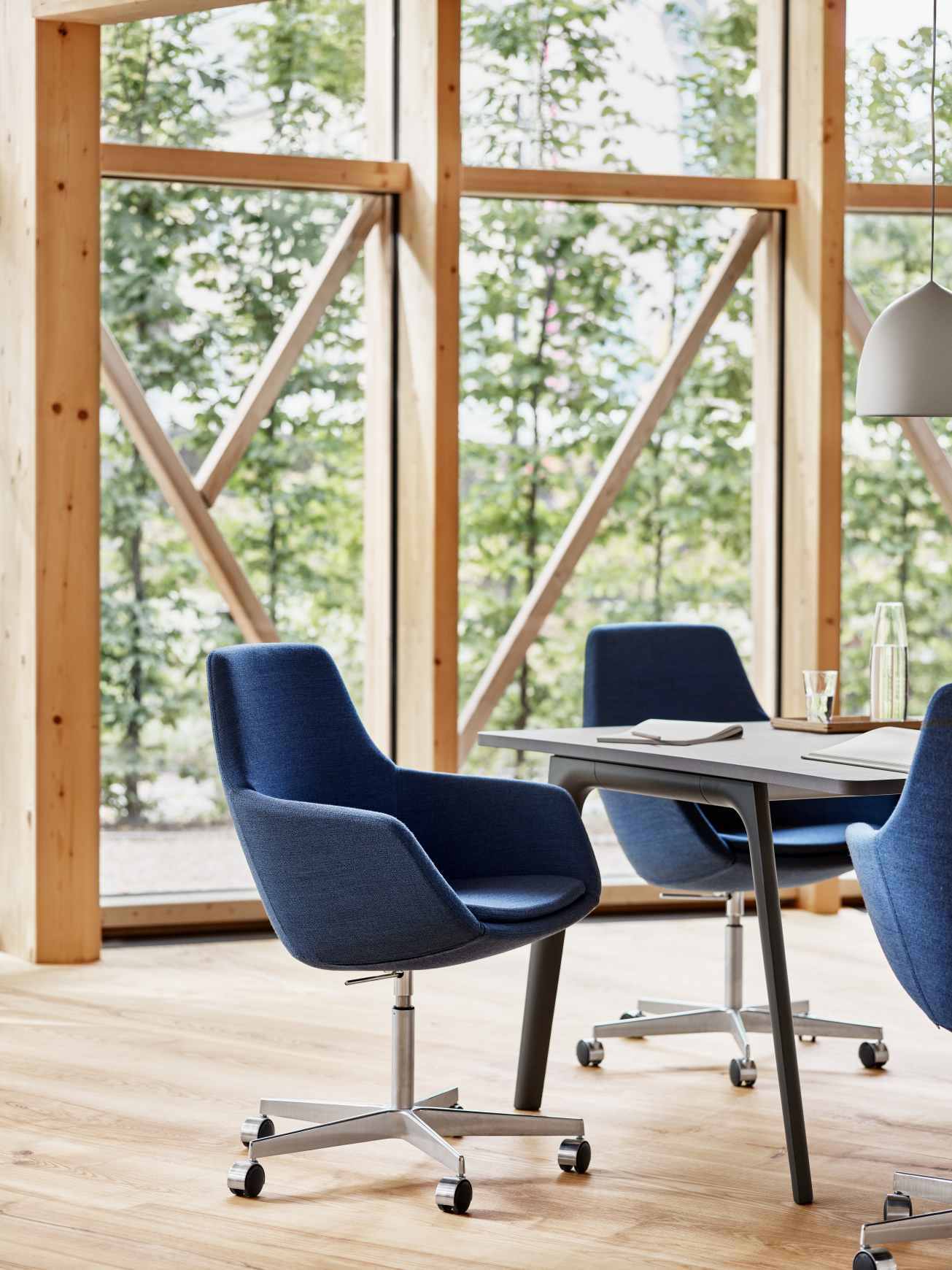 Pluralis table Fritz Hansen