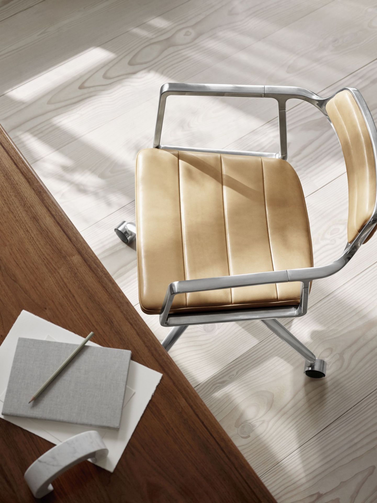VIPP452 Swivel Chair with Castors Vipp VIPP452 Swivel Chair with Castors Vipp