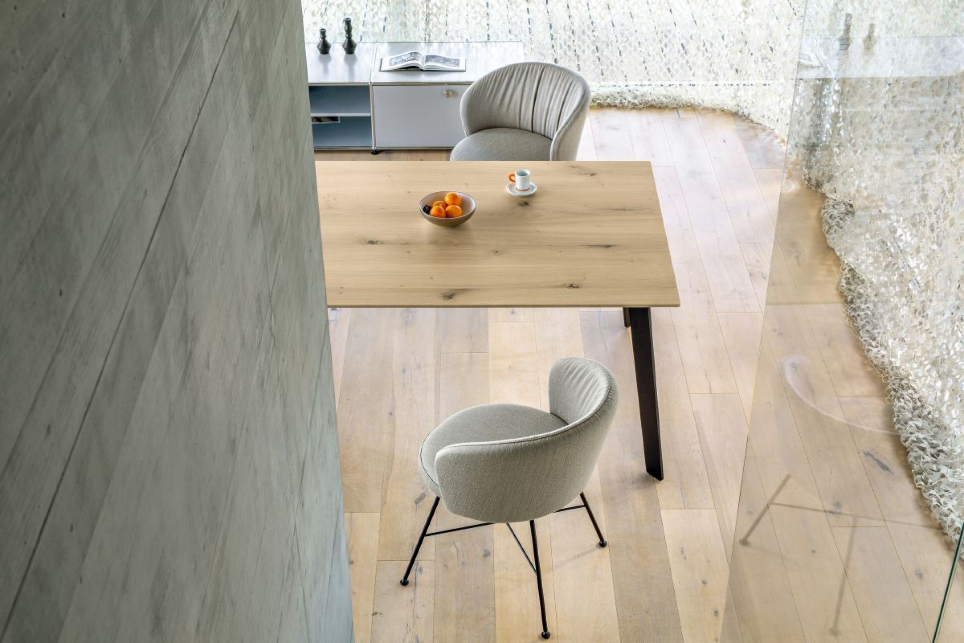 Linar Table Girsberger