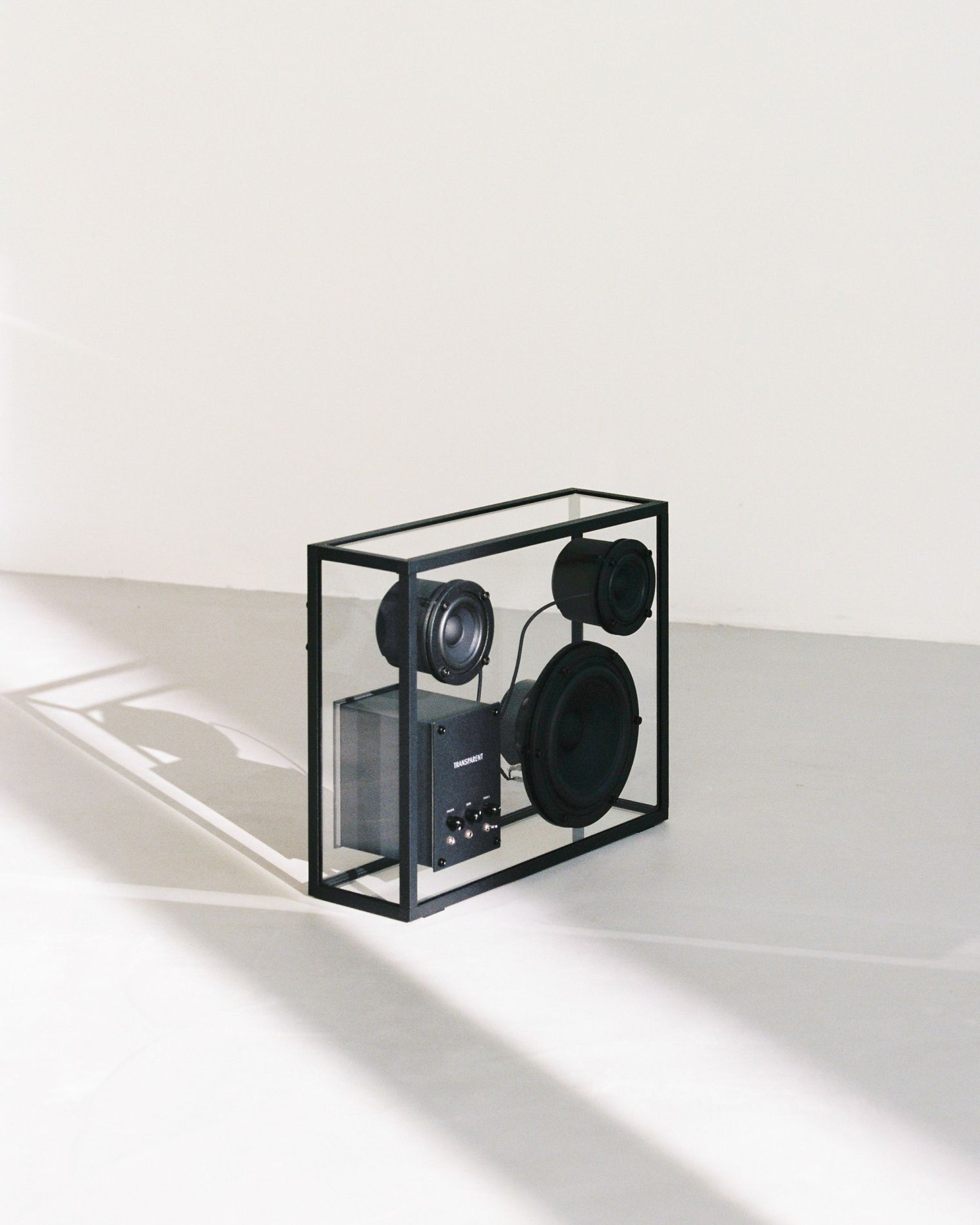 Transparent loudspeaker Transparent
