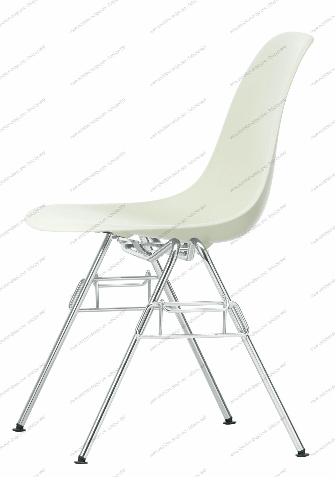 Eames Plastic Side Chair DSS Chair Vitra