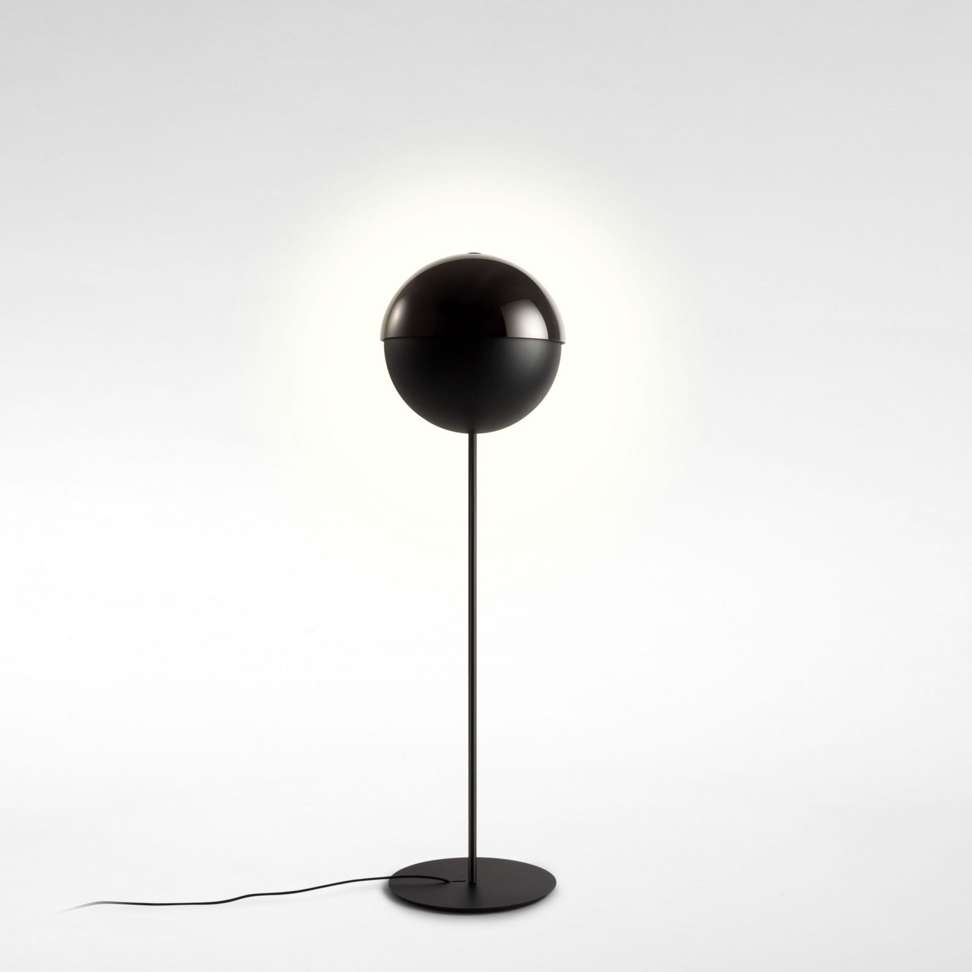 Theia P Floor lamp black Marset