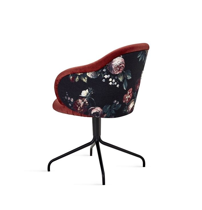 Ona 2020 Curved Armchair Freifrau Manufaktur