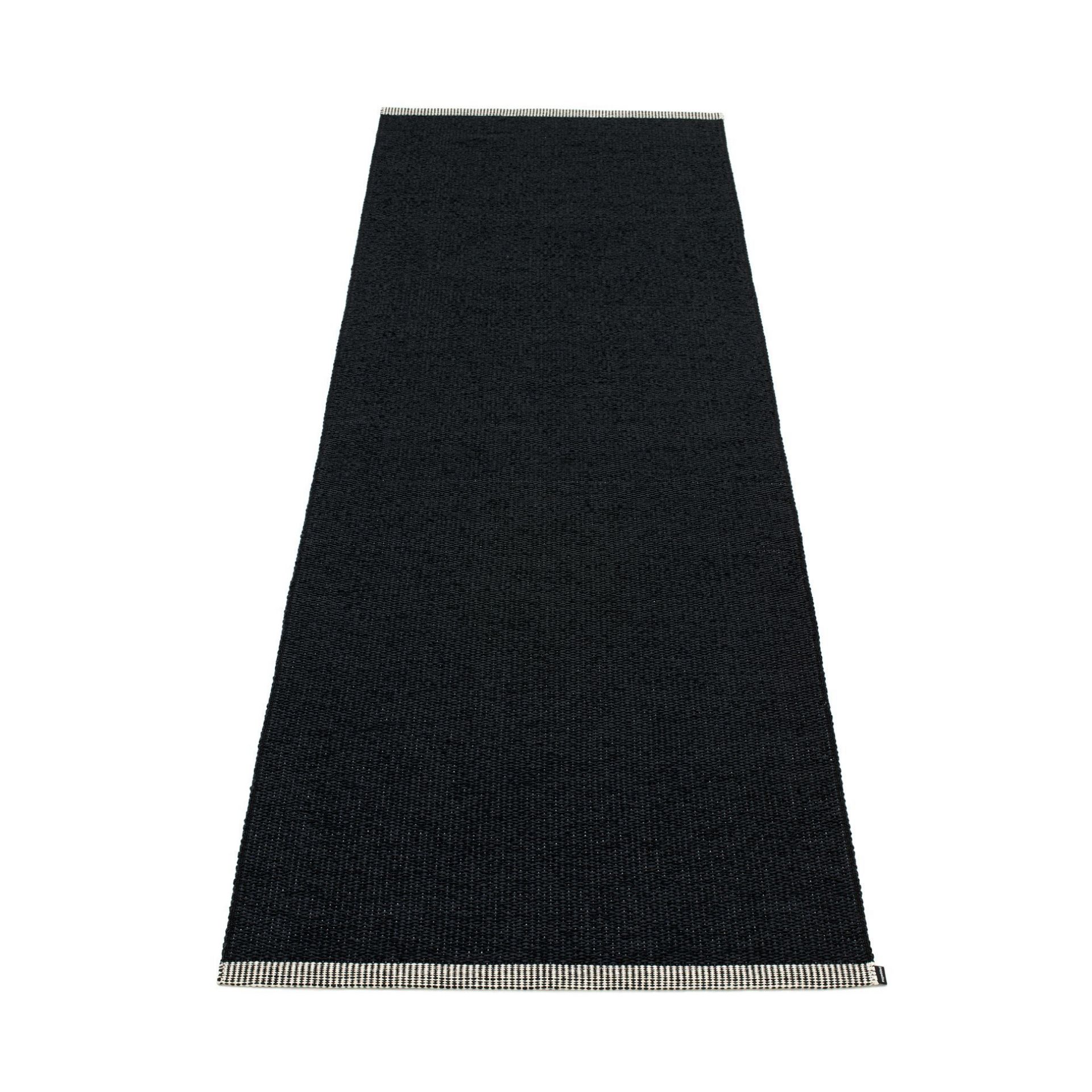 Schwarzer Pappelina Teppich aus Kunststoff, Mono Design, 85x260 cm, mit hellen Fransen.
