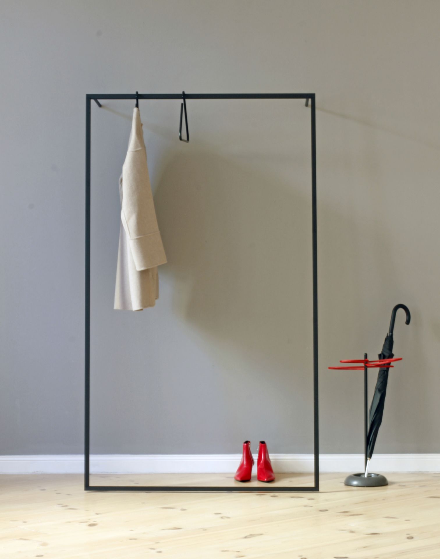 Leano Leaning wardrobe Roomsafari