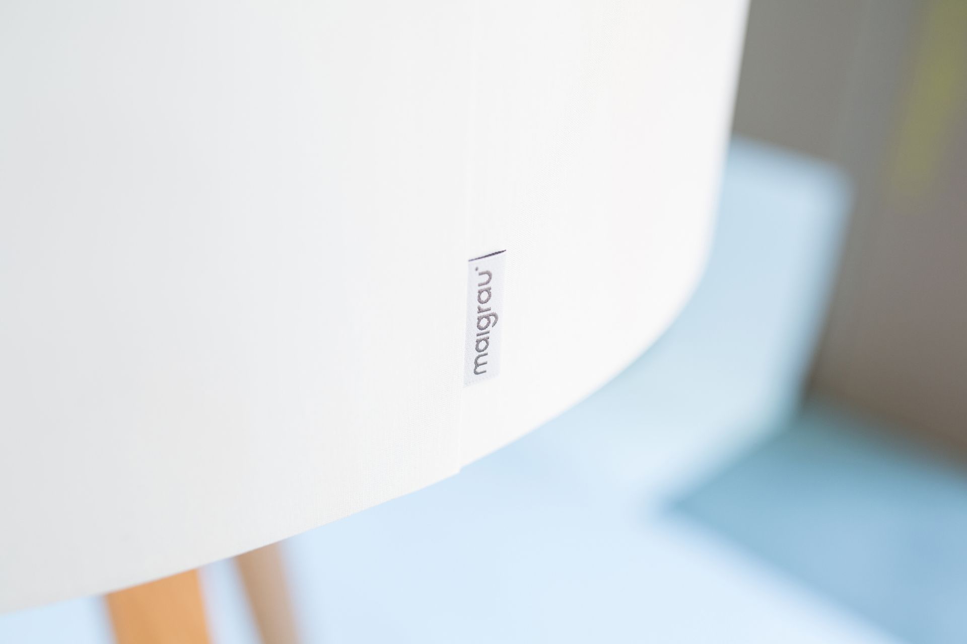 Luca Lean leaning lamp natural oak / white Maigrau