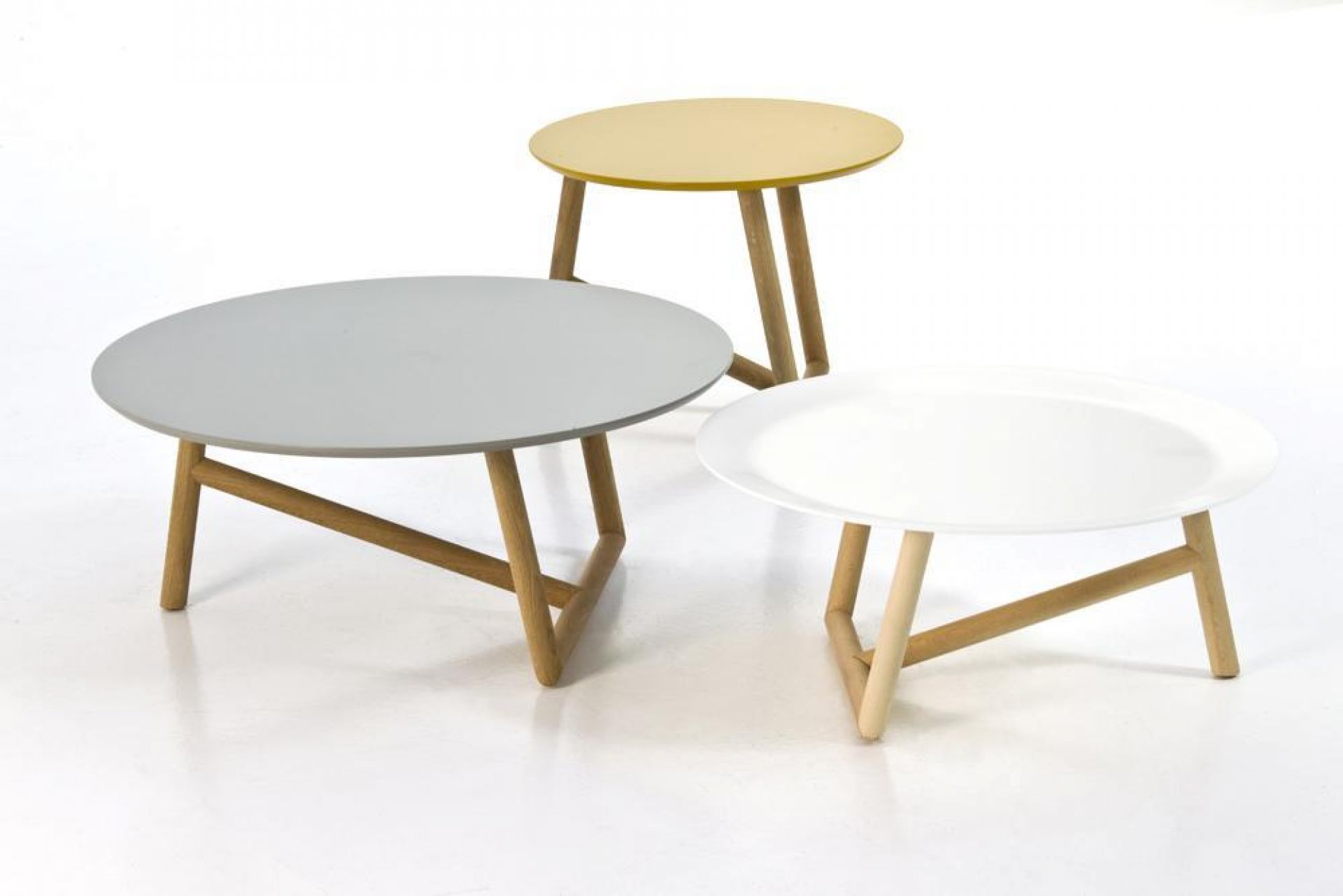 Klara Table Ø 84 cm Corian top Moroso