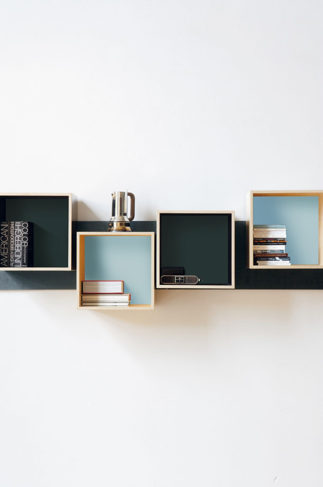 Magnetique shelf Nils Holger Moormann