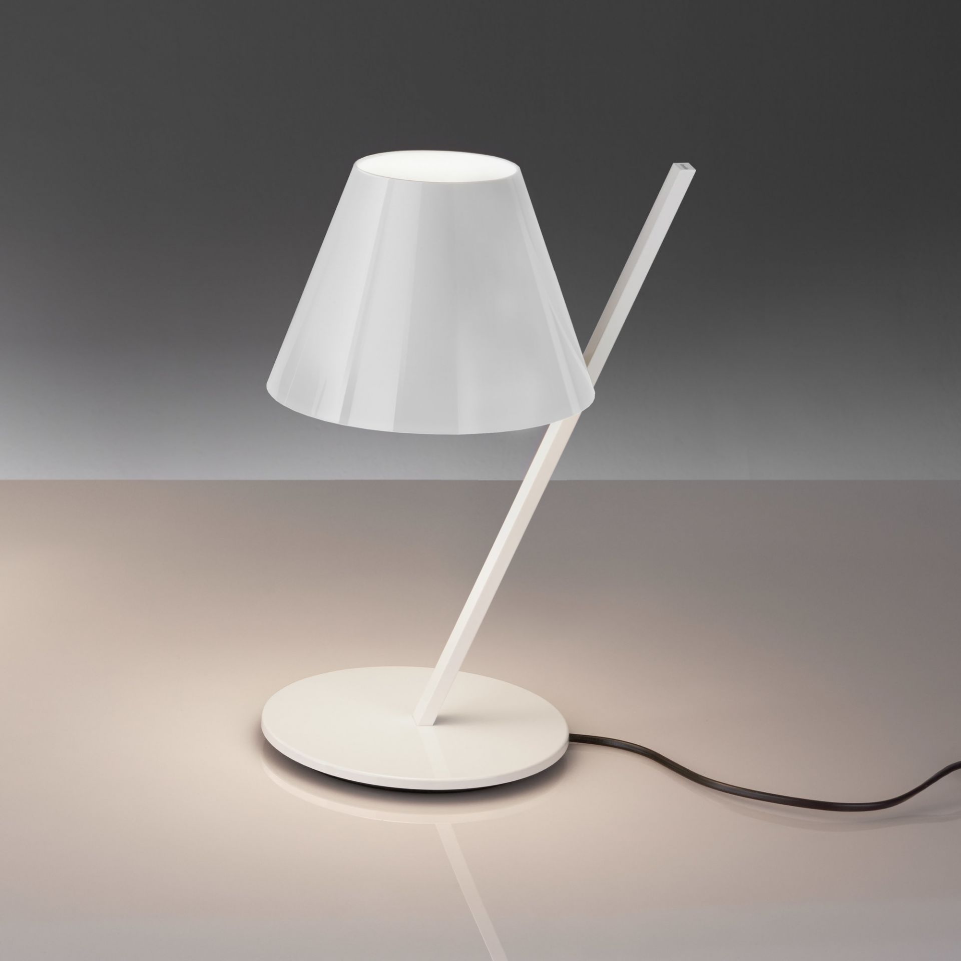 La Petite table lamp white Artemide