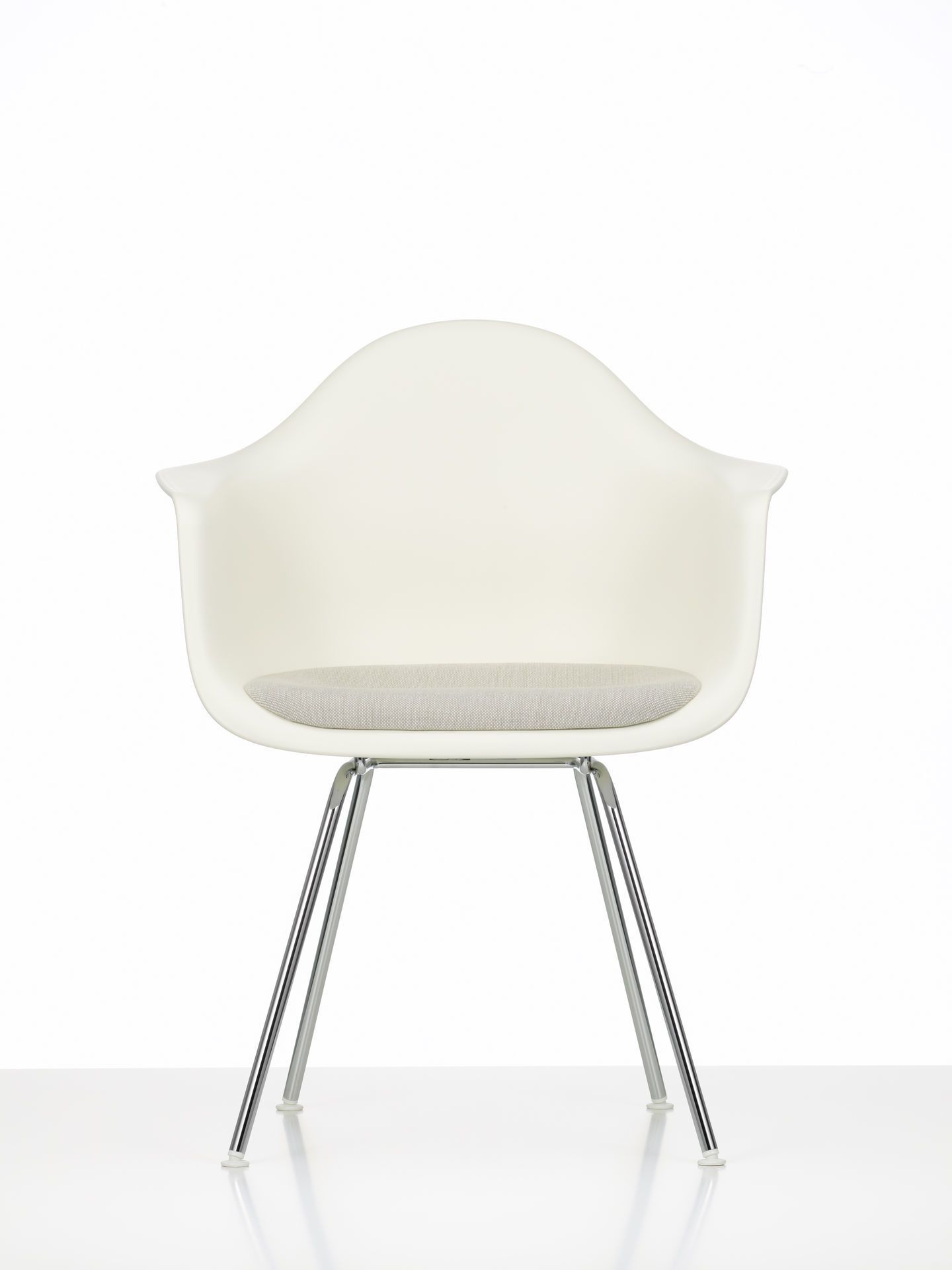 Eames Plastic Arm Chair DAX with seat cushion Vitra