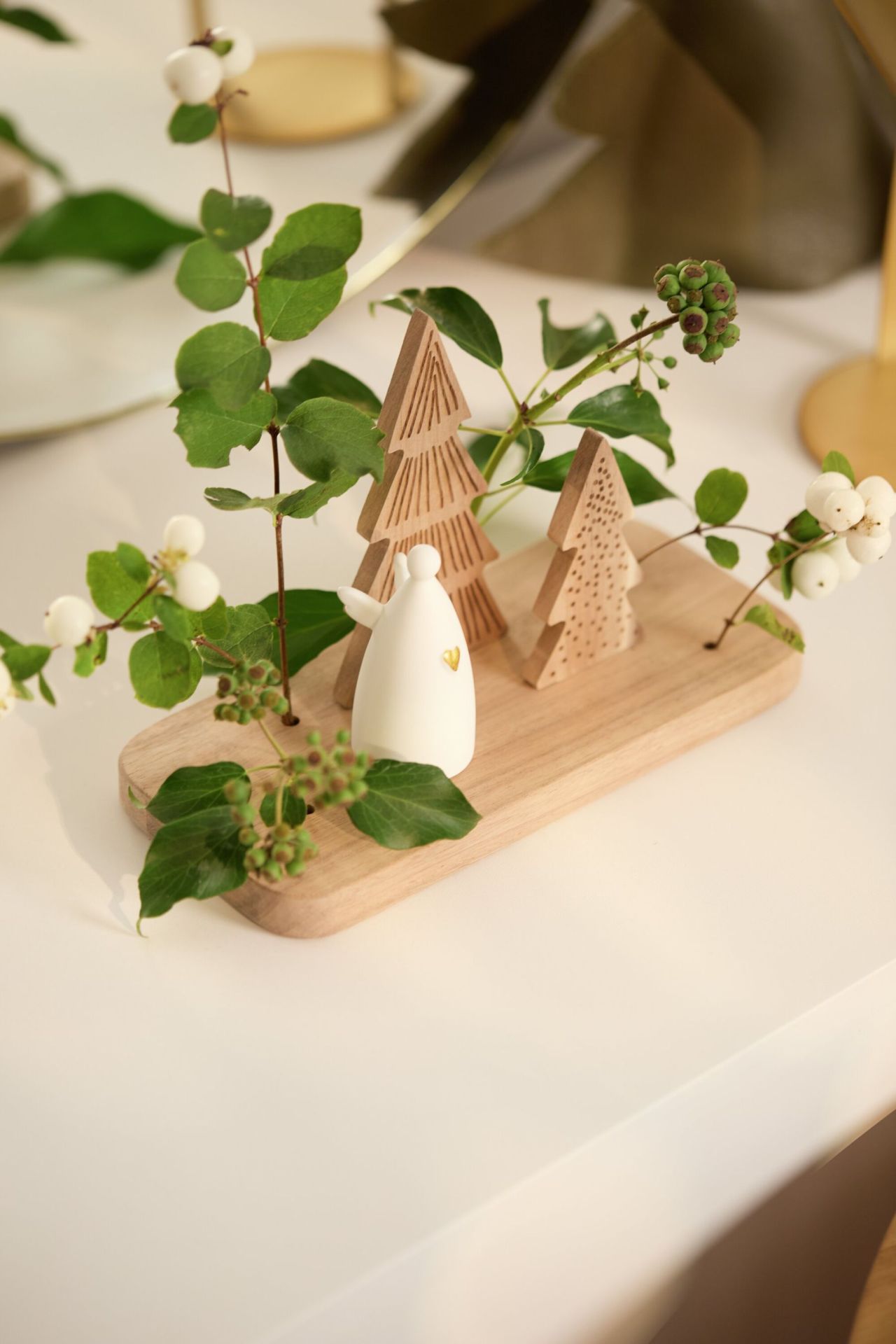 Christmas scene, angels, wheels