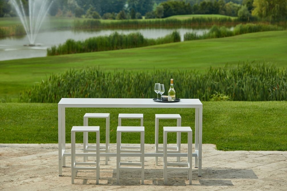 Happy Hour outdoor bar table Jan Kurtz