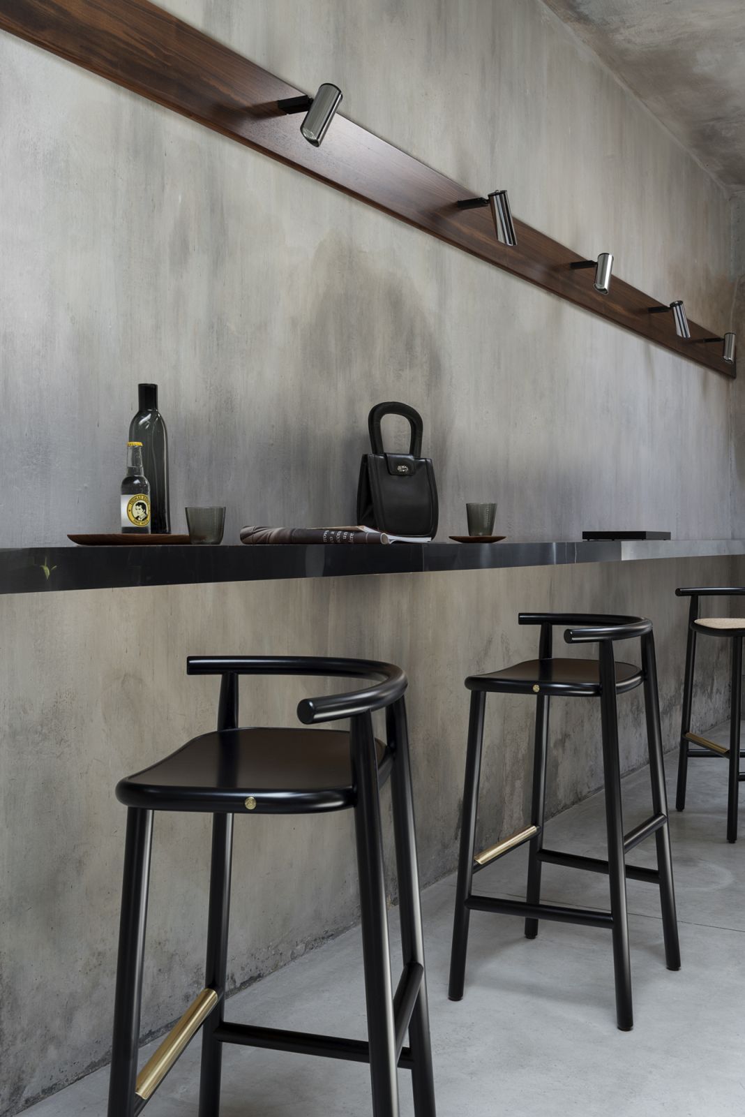 Single Curve Barstool with plywood seat Wiener GTV Design
