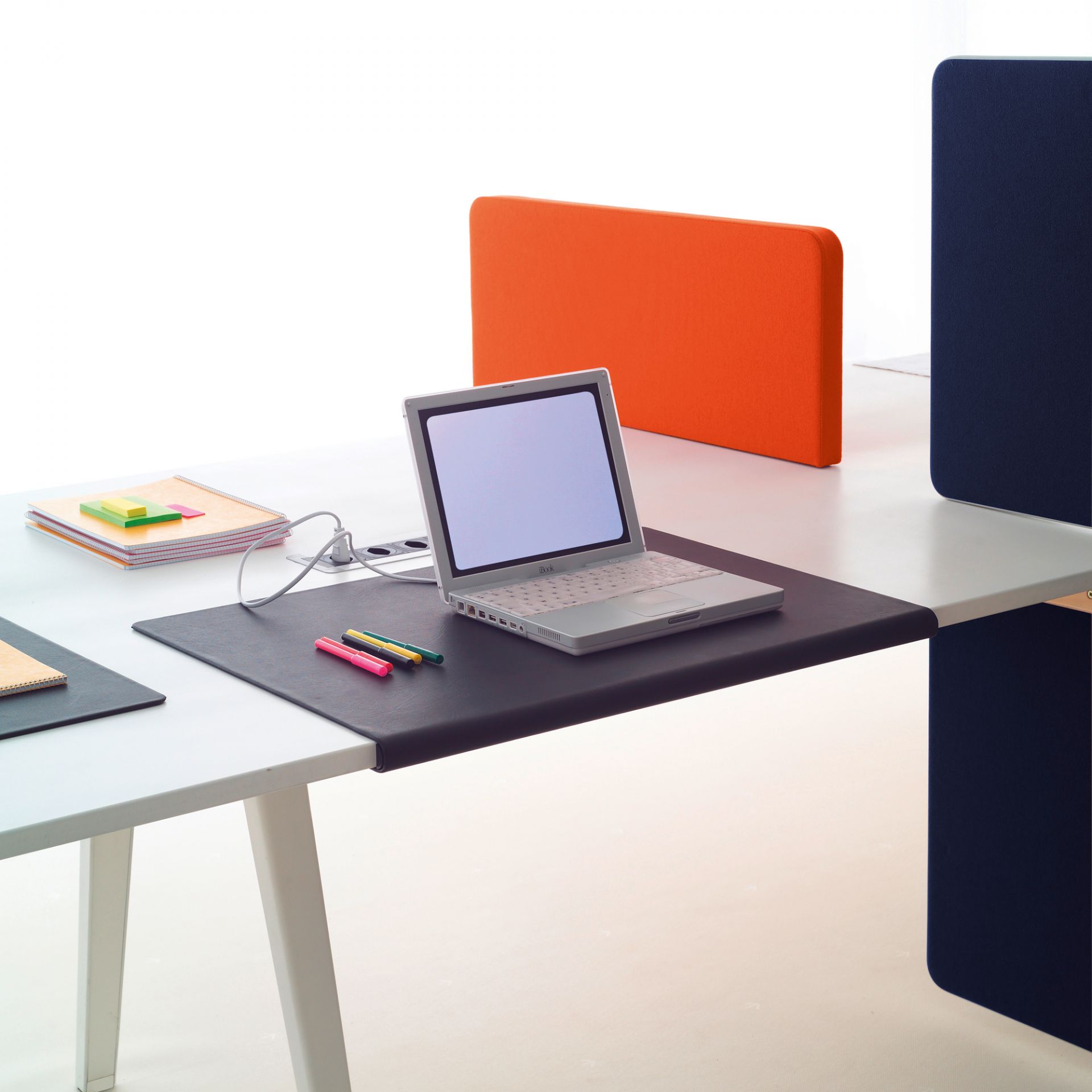 Joyn Desk Pad Vitra, Colour: Basic Dark