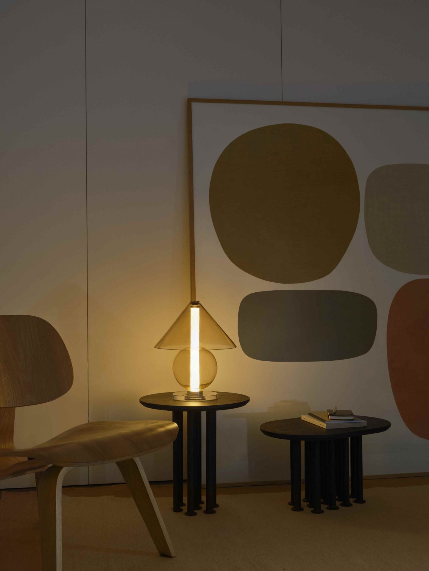 Fragile table lamp marset