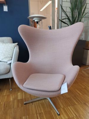 The Egg / Egg Chair Armchair CHRISTIANSHAVN ORNGE /ROT 1131 Fritz Hansen EXHIBITION PIECE