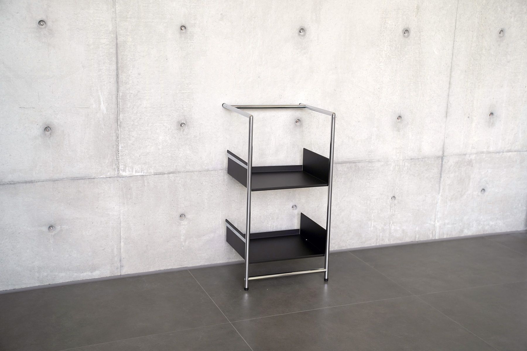 Pool 82 S Leaning shelf / Shoe rack Mox