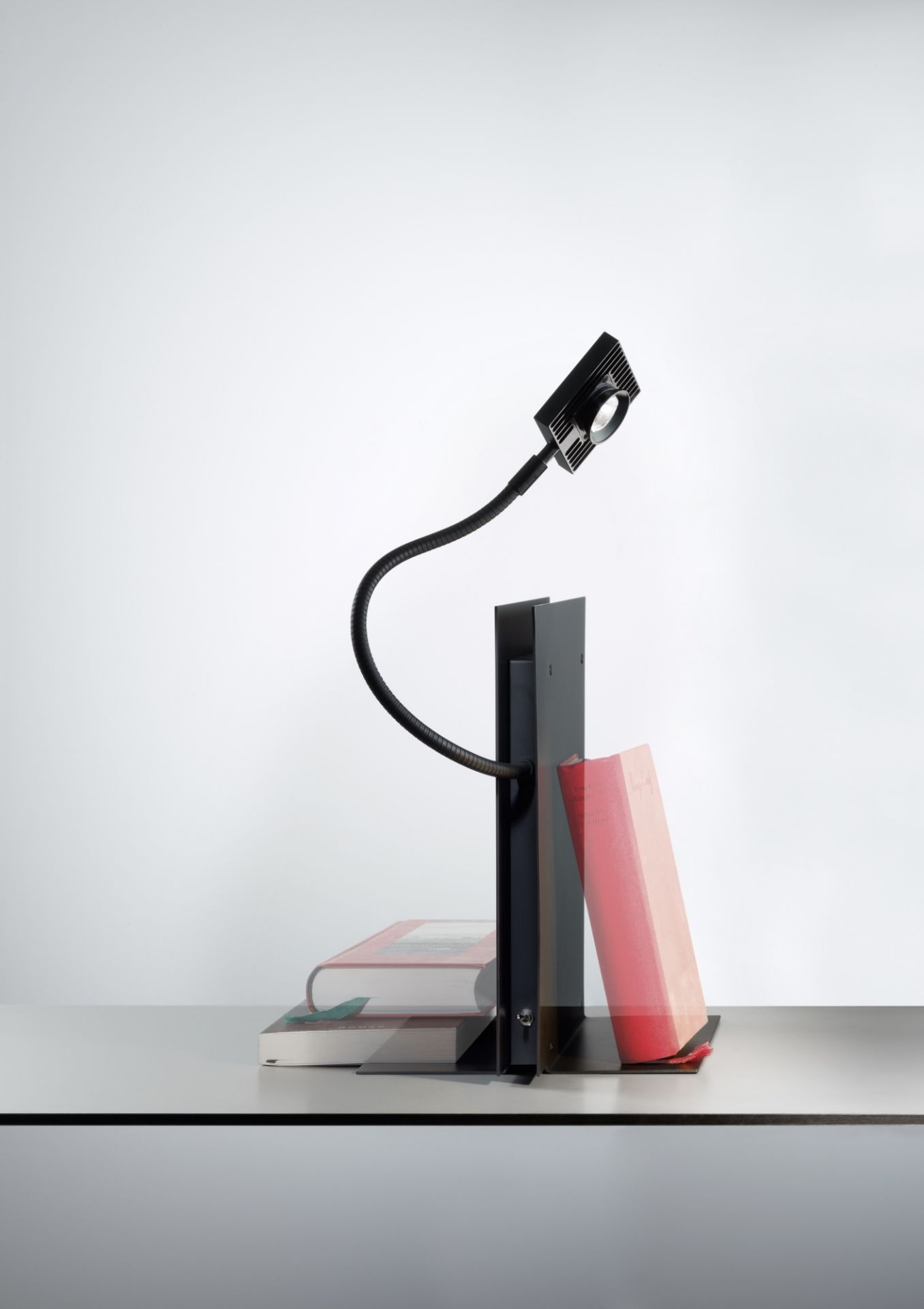 LED's Oskar LED shelf lamp Ingo Maurer