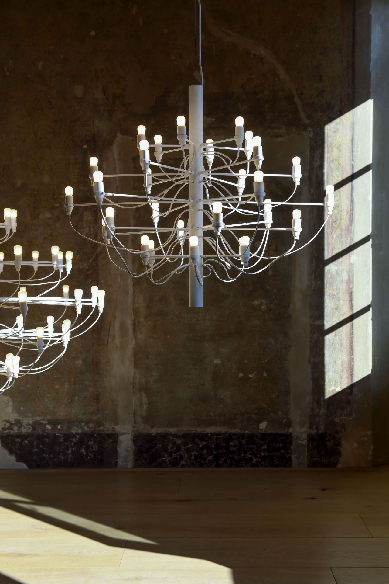 2097/18 Chandelier Black with Frosted Bulbs Flos