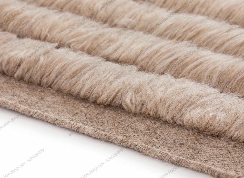 Detailaufnahme des beigen Lines Rug Teppichs von Gan mit Struktur und weicher Oberfläche.
