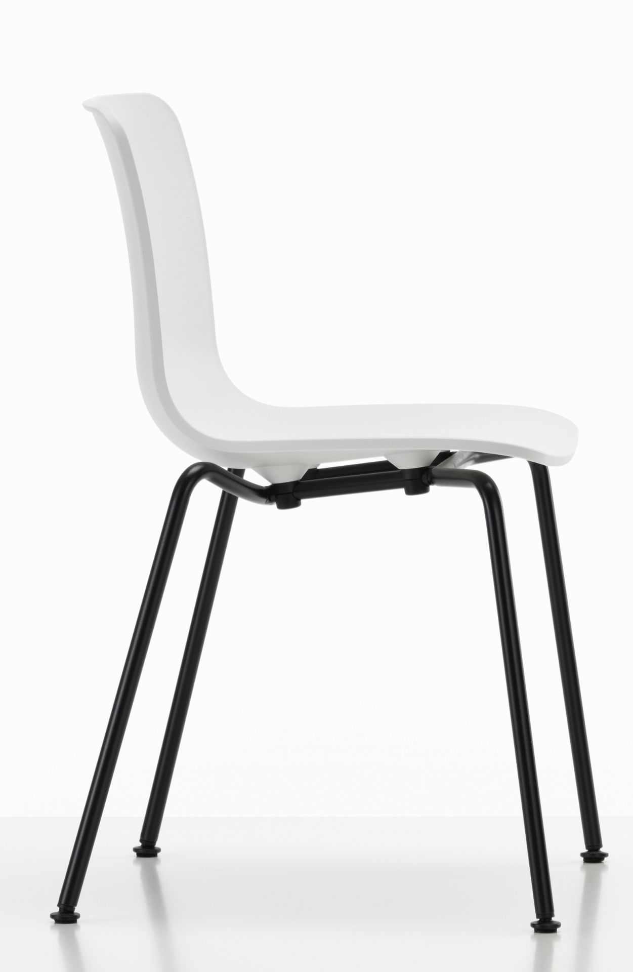 Hal RE Tube Stackable chair BASIC DARK / COTTON WHITE Vitra SINGLE PIECE