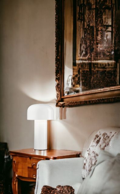 Bellhop Battery Tablelamp with USB cable Flos