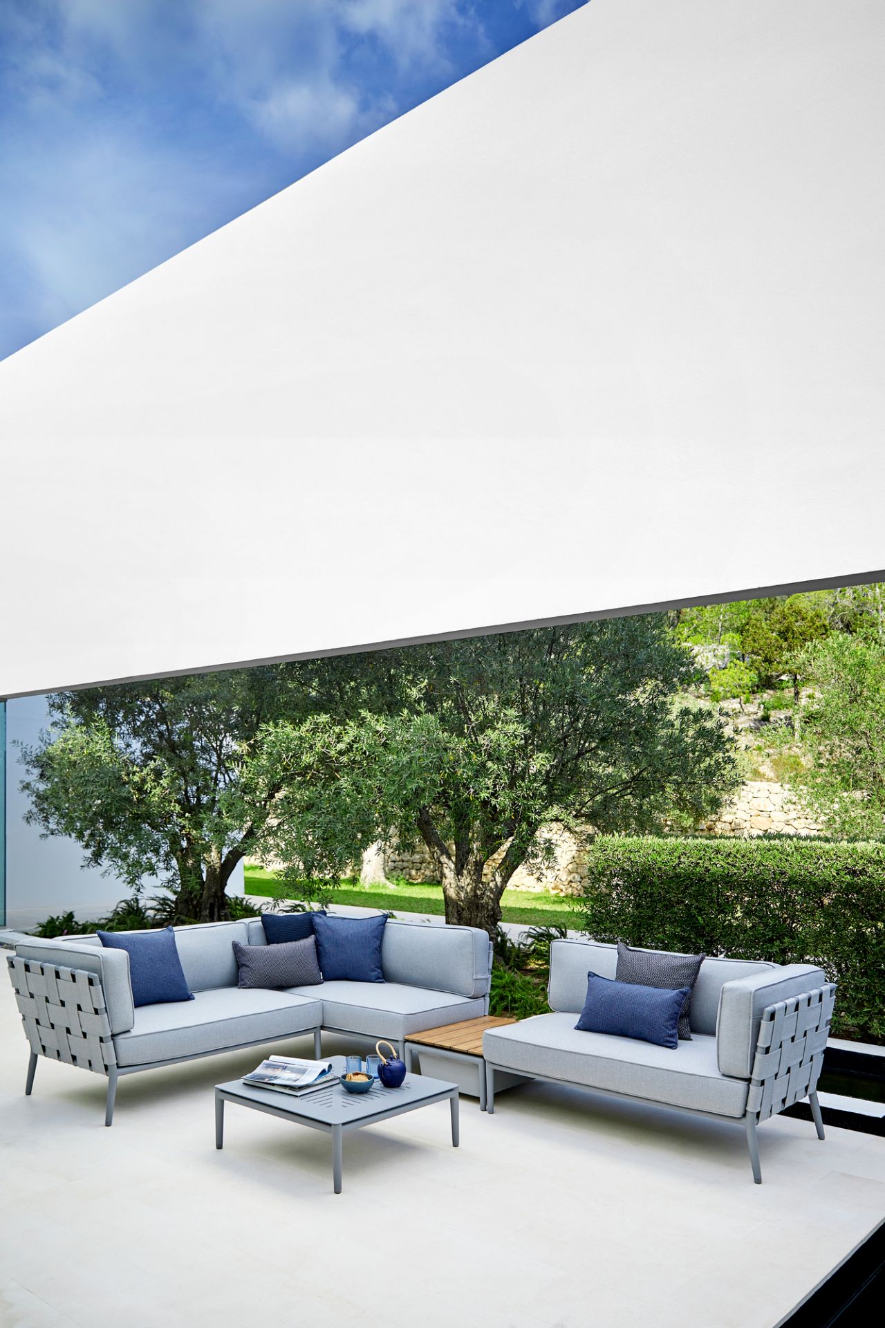 Conic Outdoor coffee table light grey Cane-Line