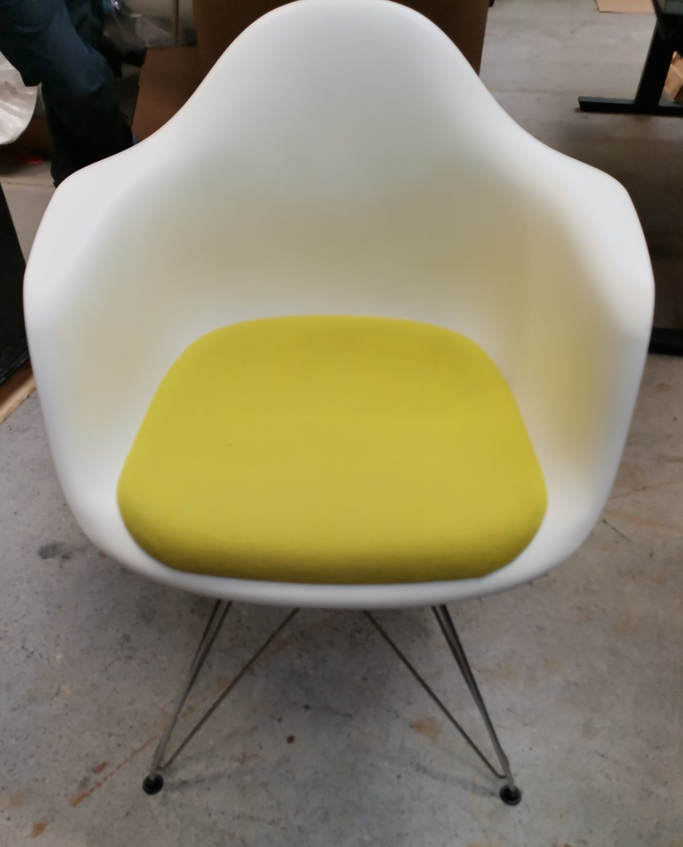 Eames Plastic Arm Chair DAR chair with seat cushion green / yellow Vitra IMPERFECT ITEMS