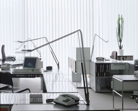 Lifto LED Table Lamp dimmable Belux Lifto LED Table Lamp dimmable Belux