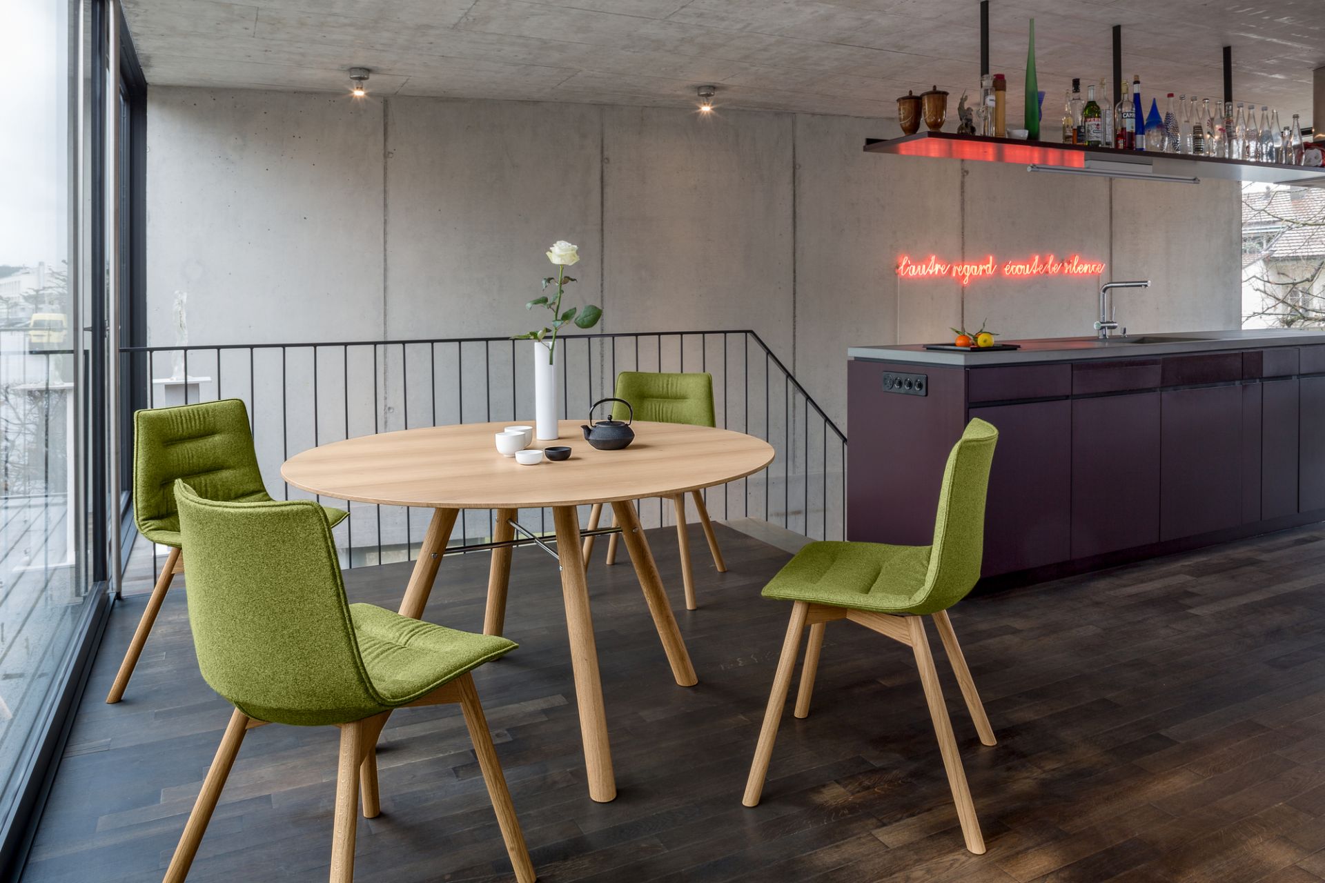 Akio Round table Girsberger