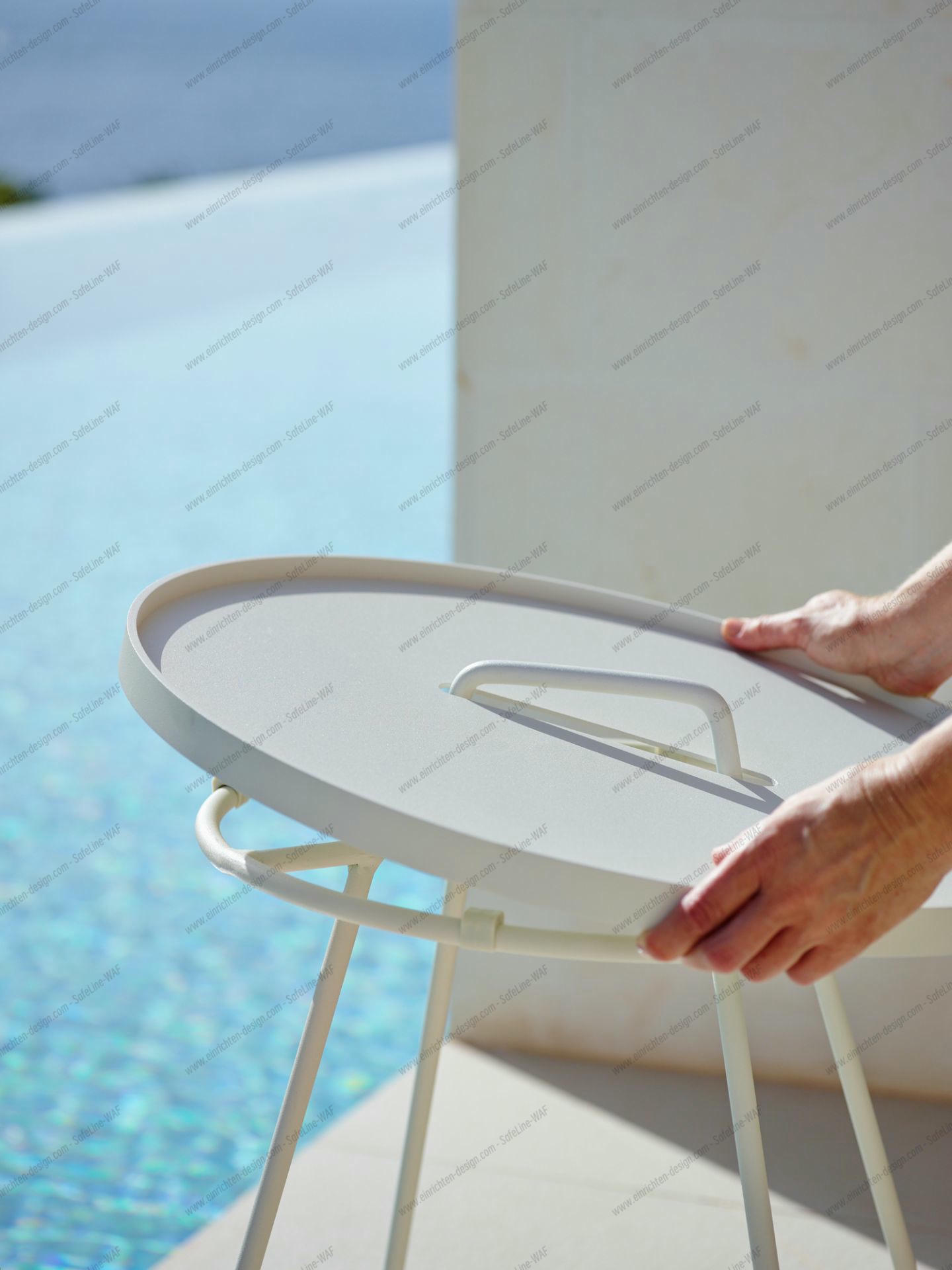On-The-Move Outdoor side table small Cane-Line