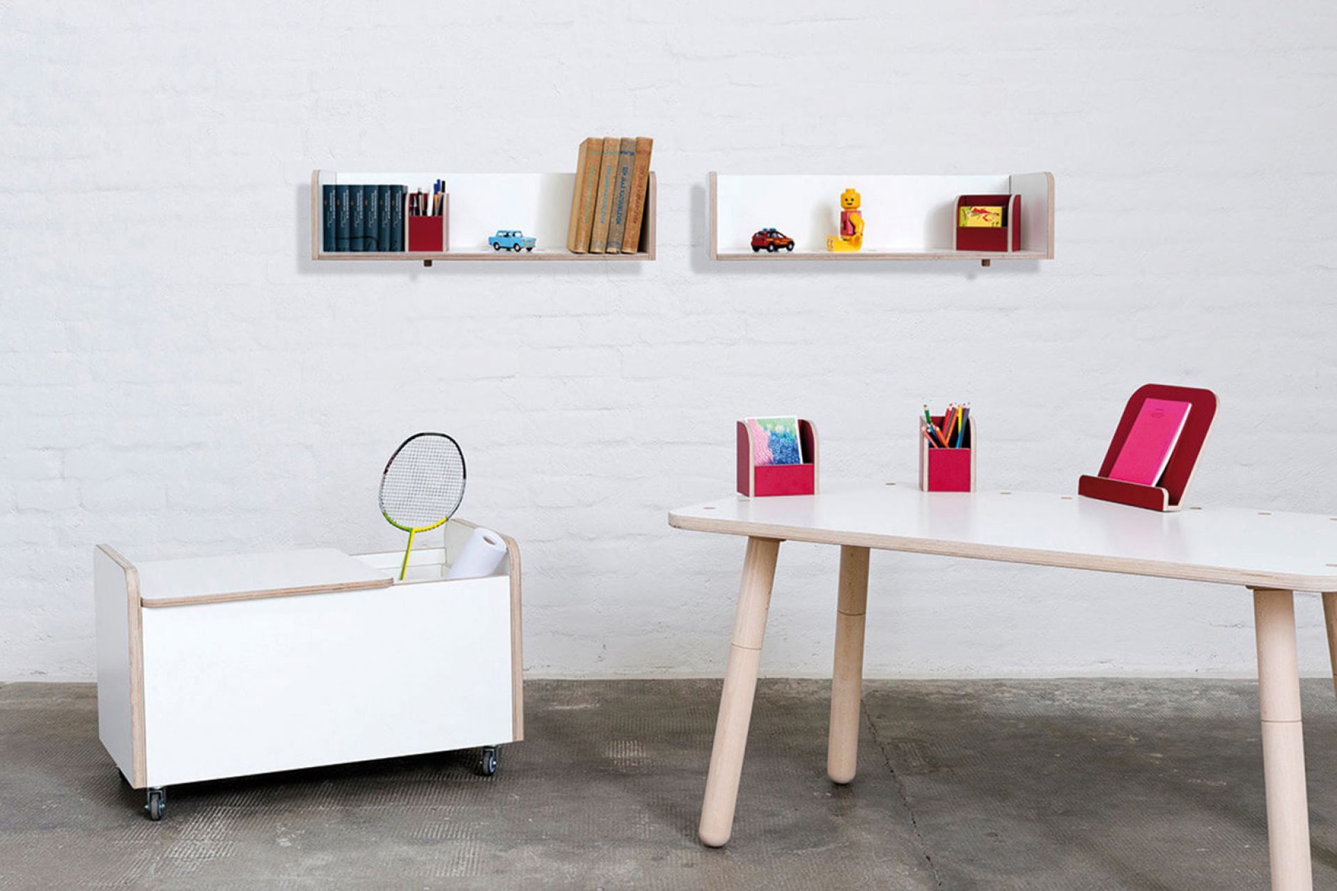 Growing Table Rolling Box Chest Pure Position