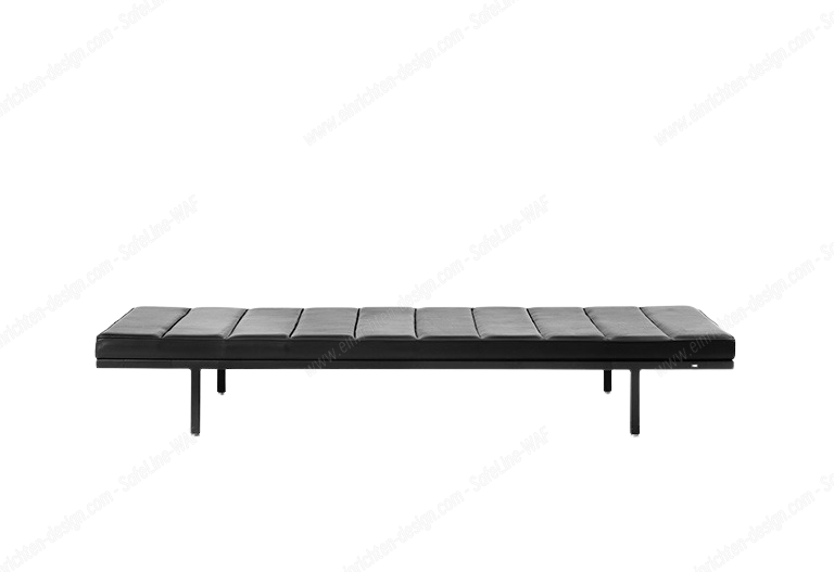 Vipp Daybed 461: Schwarze Liege mit gepolsterter Sitzfläche und filigranem Metallgestell für modernes Wohnen.