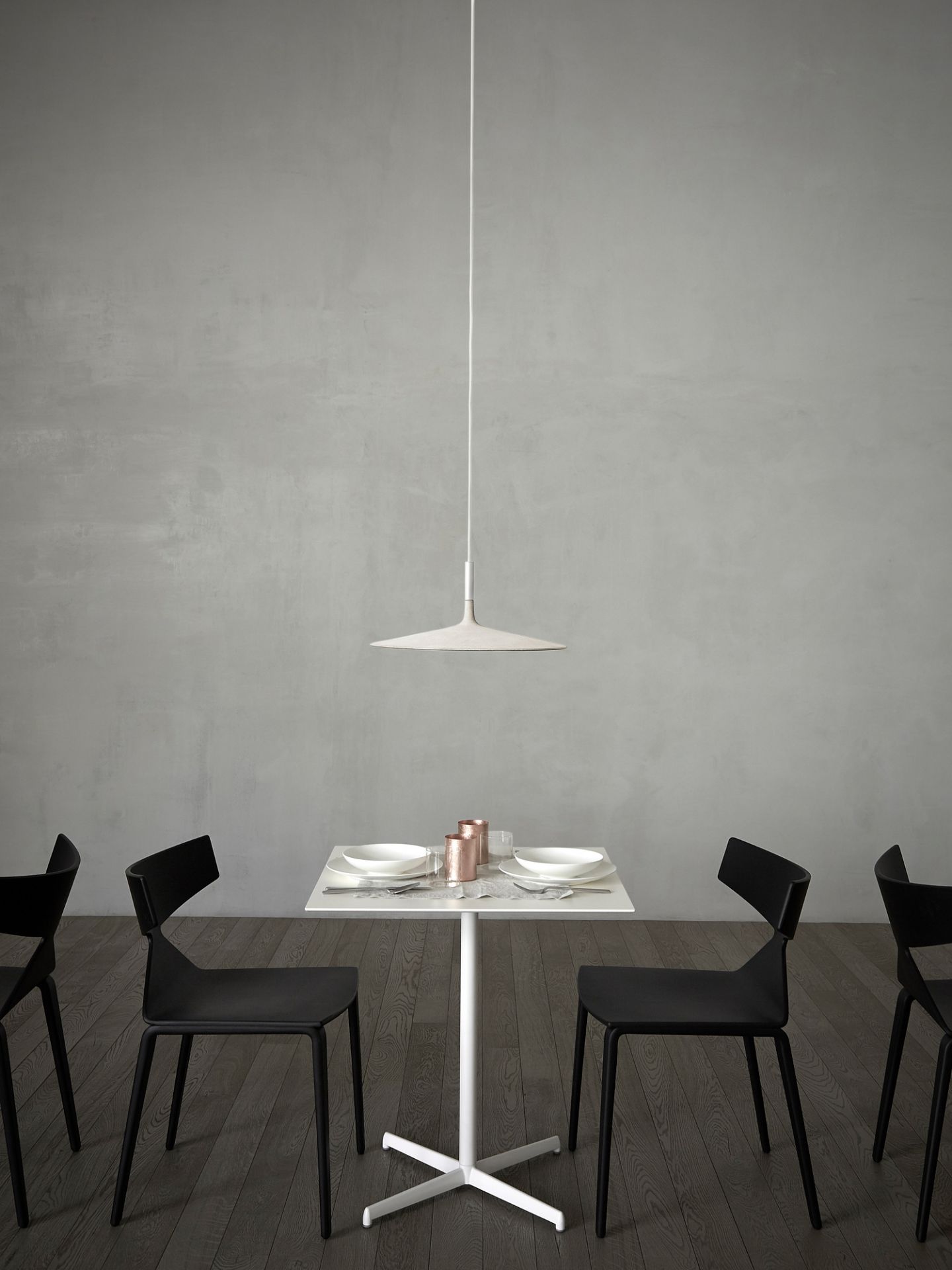 Aplomb Large LED Pendant light Foscarini White