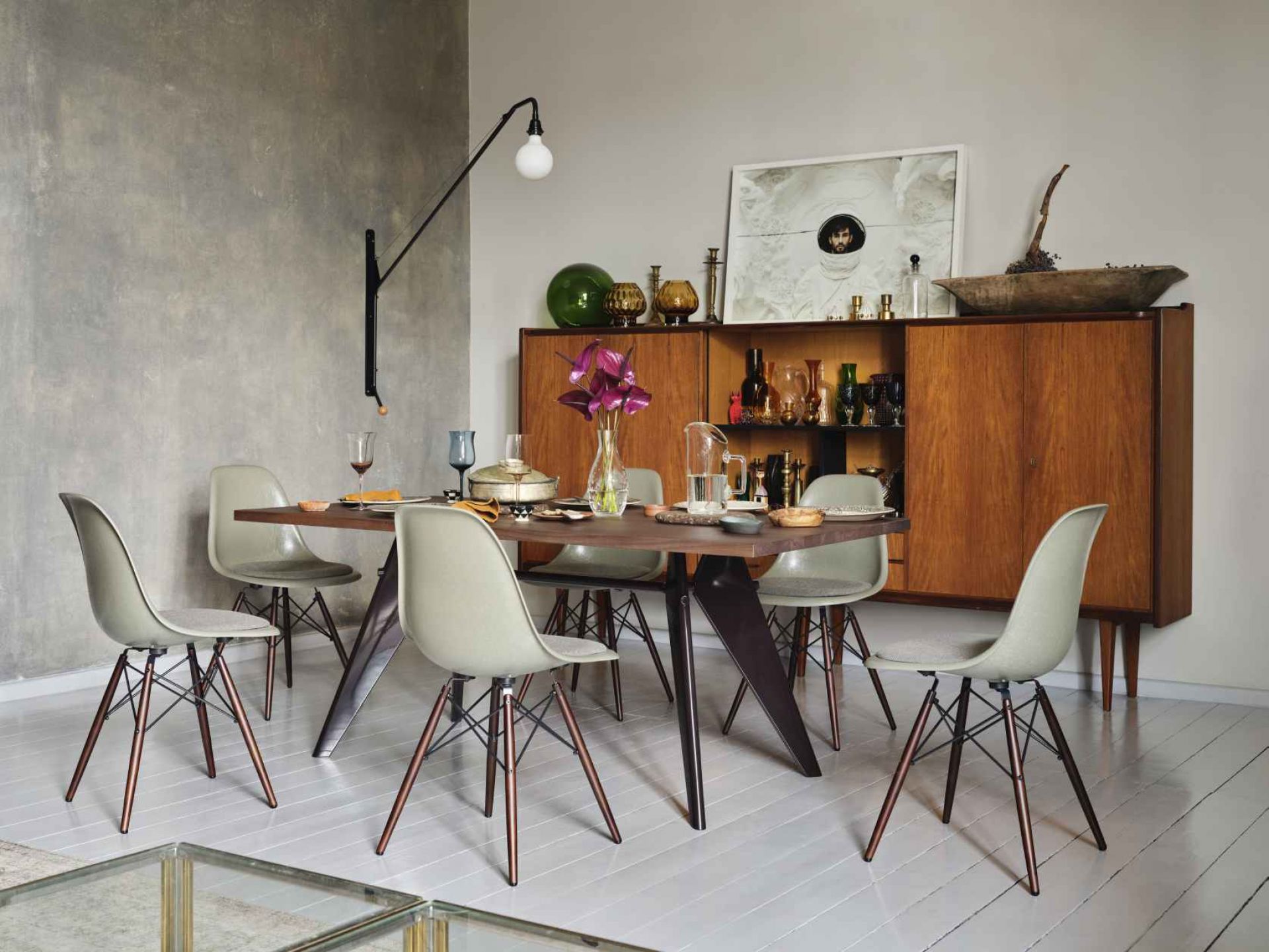 Eames Fibreglass Chair DSW Chair with seat cushion Vitra