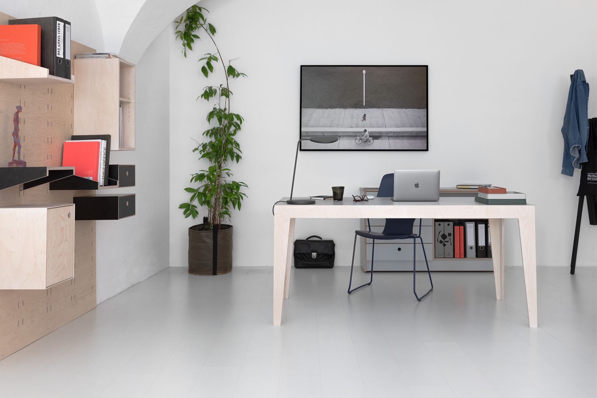 MARTA Minimalist Wooden Table Das ganze Leben