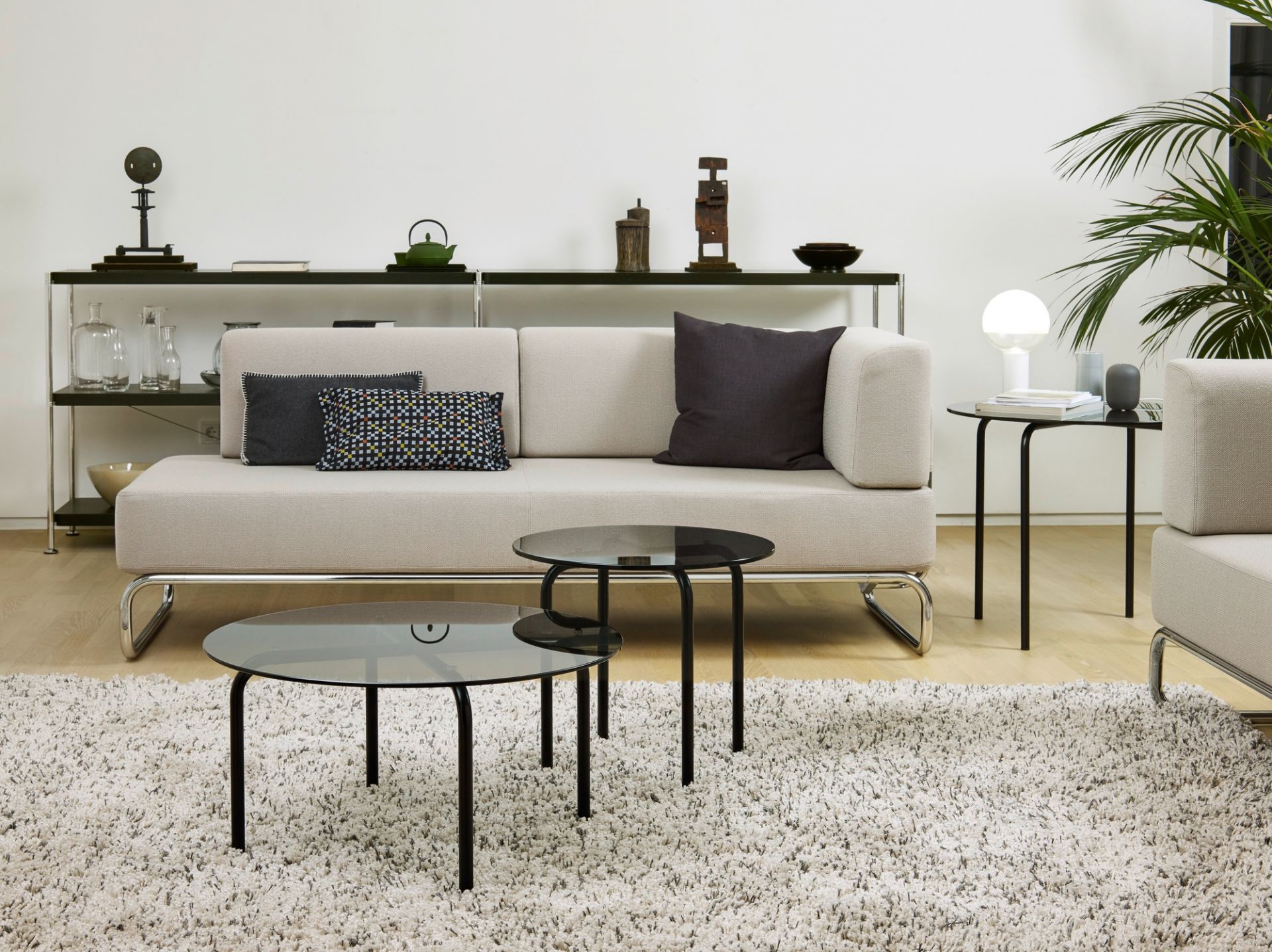 MR 515 Side table Thonet